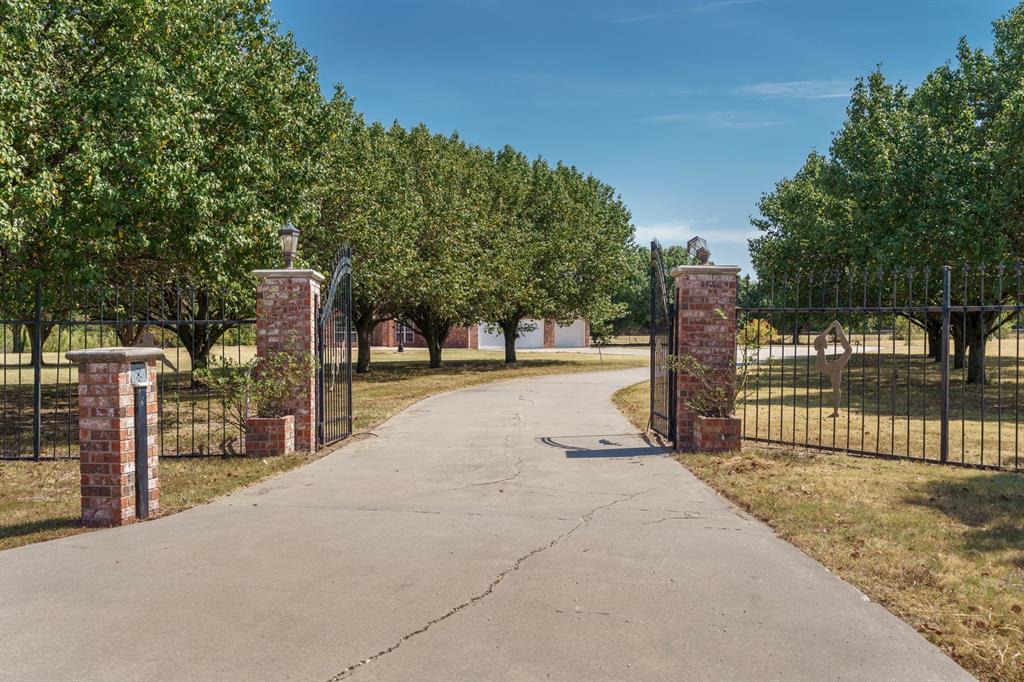 2nd image of 600 Pleasant Dr, Oklahoma City, OK 73170 | MLS# 1245887