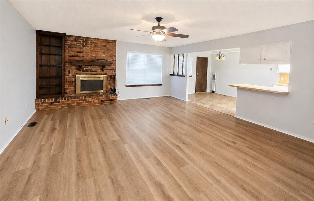 2nd image of 10444 Fairfax Ln, Yukon, OK 73099 | MLS# 1245891