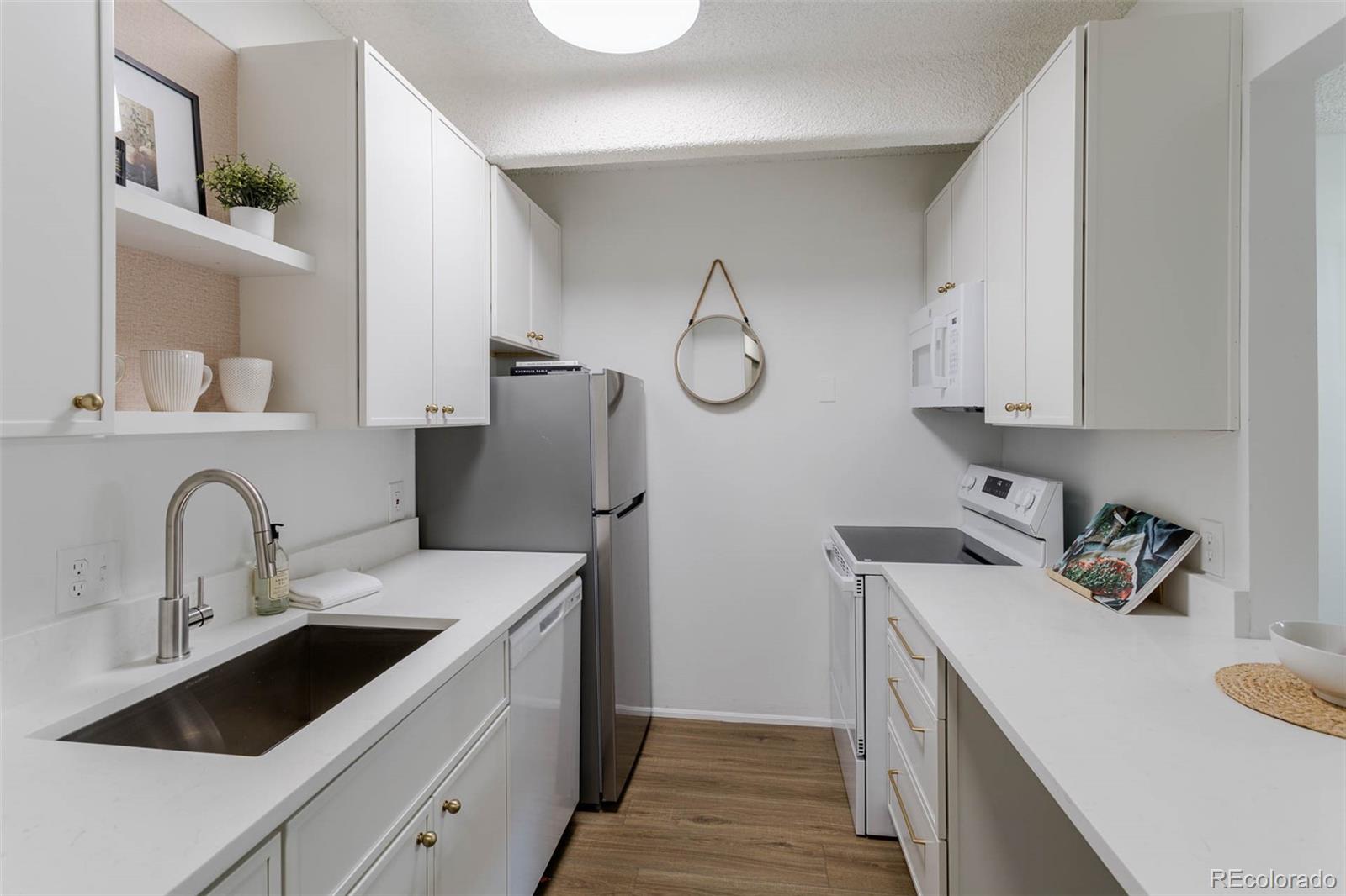 2nd image of 1365 Columbine St #401, Denver, CO 80206 | MLS# 4590070