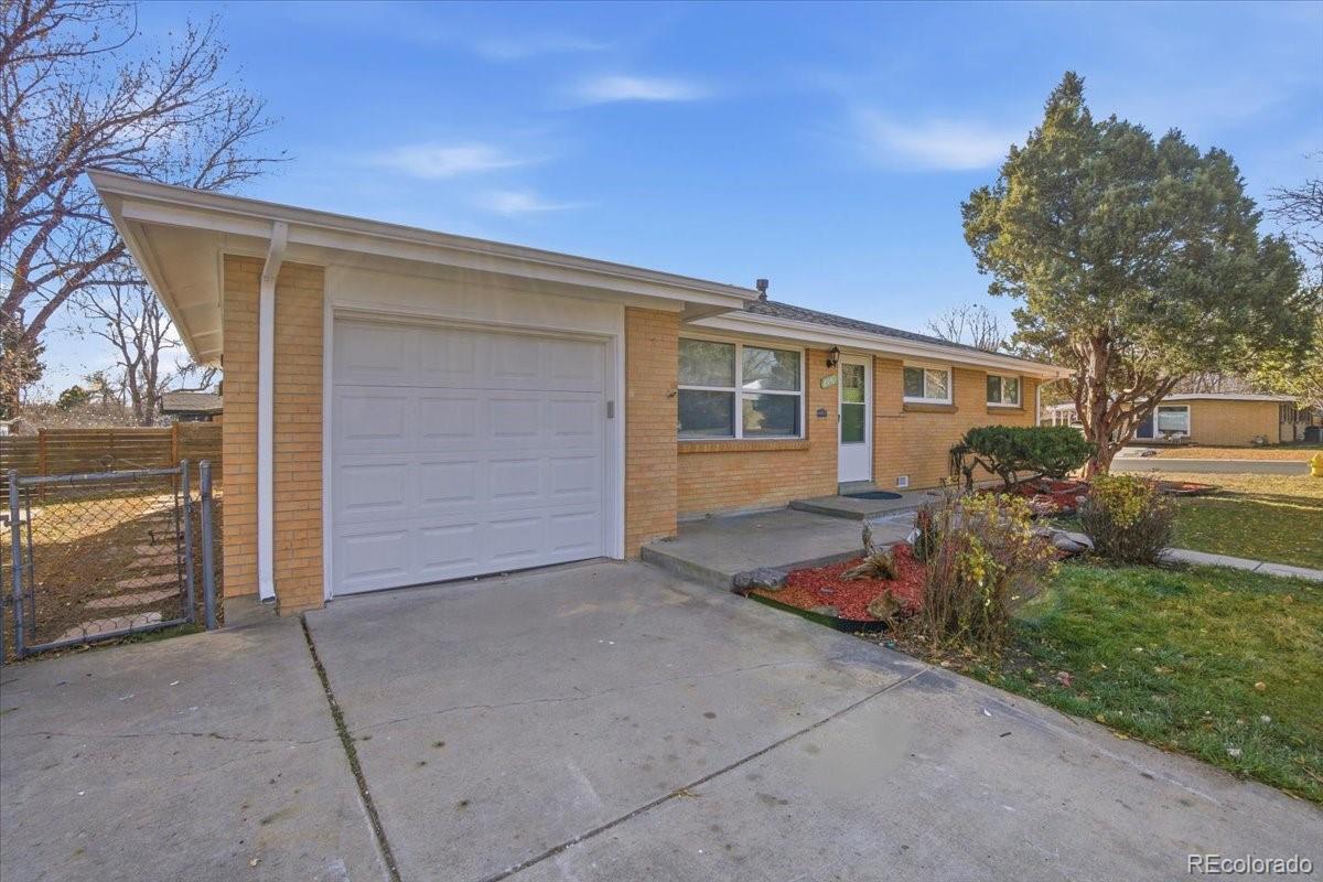 Homes for sale in Arvada, CO | 8940 Cole Dr, Arvada, CO 80004 | MLS# 2351121