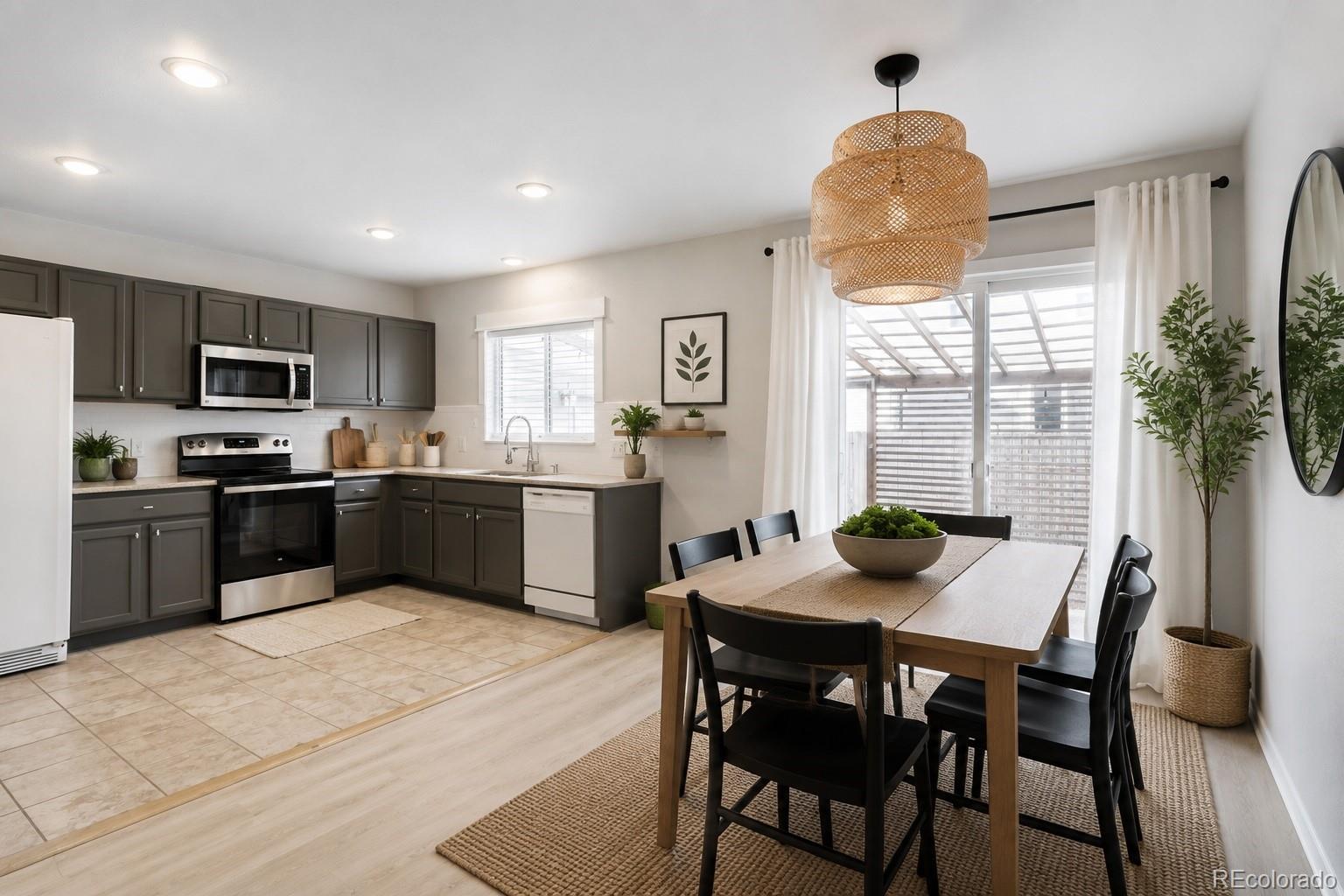 3rd image of 3637 Dexter Ct, Denver, CO 80207 | MLS# 1744816
