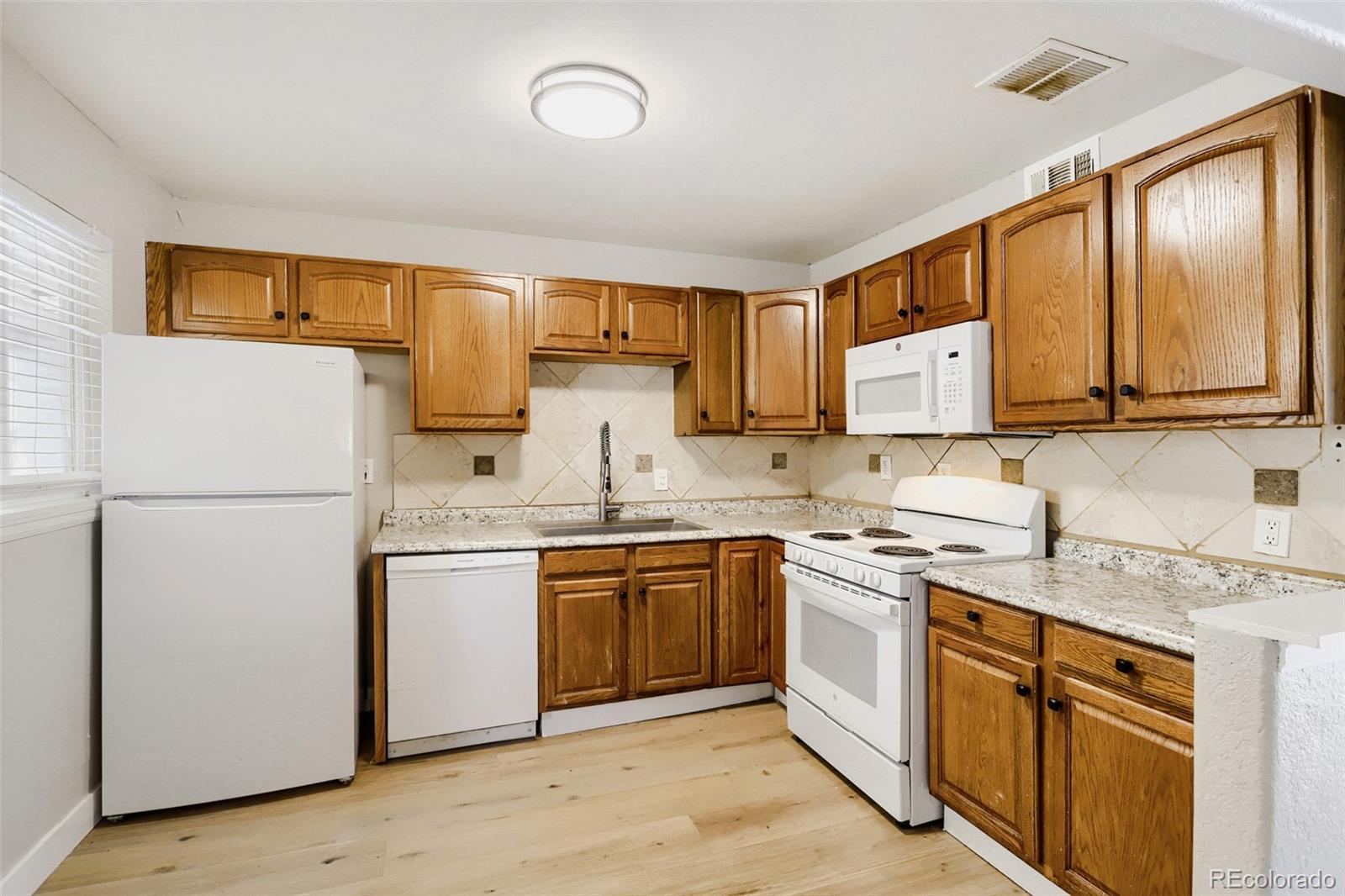2nd image of 987 Vaughn St, Aurora, CO 80011 | MLS# 7739733