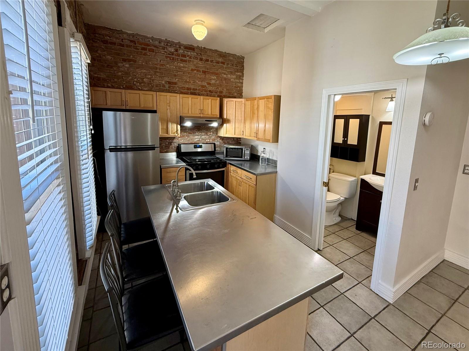 2nd image of 2431 Tremont Pl, Denver, CO 80205 | MLS# 2862188