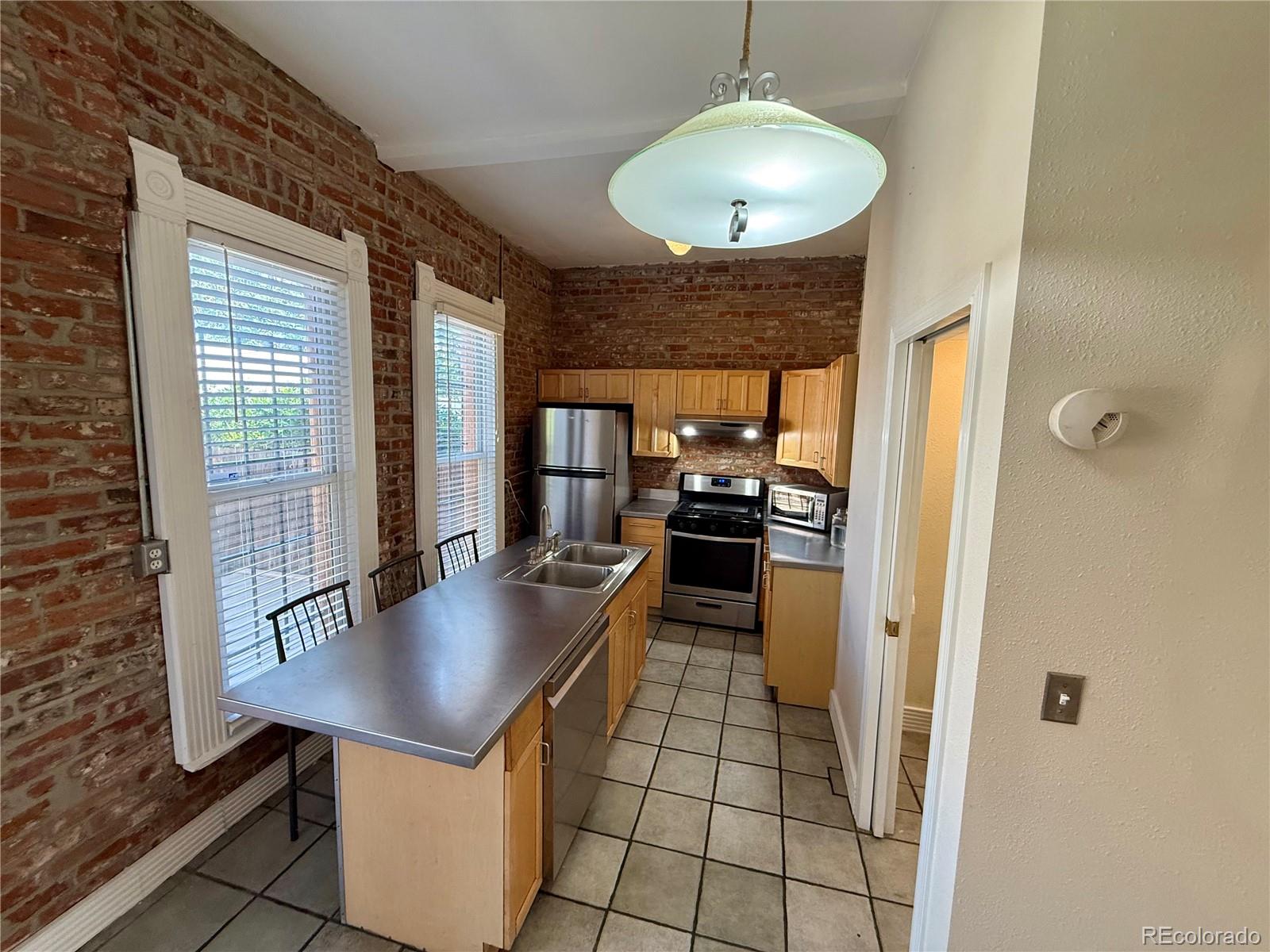 3rd image of 2431 Tremont Pl, Denver, CO 80205 | MLS# 2862188