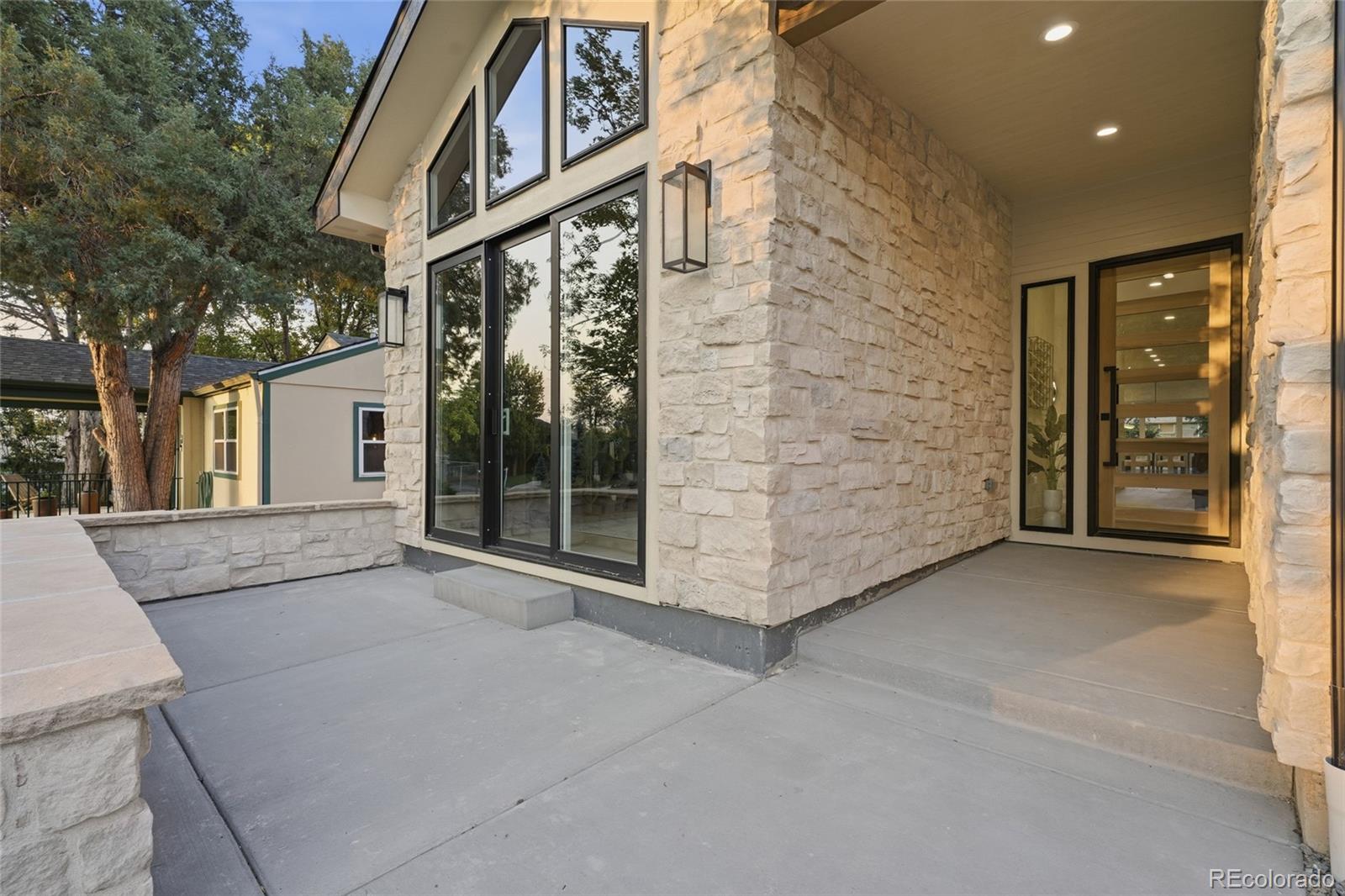 3rd image of 2934 S Bellaire St, Denver, CO 80222 | MLS# 2814290