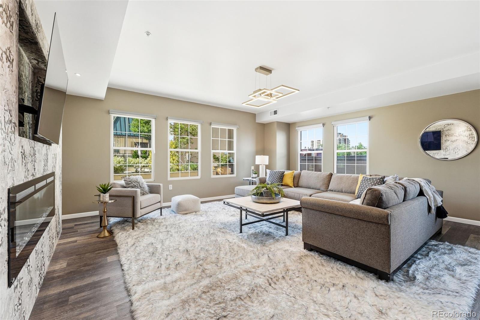 2nd image of 925 N Lincoln St, Denver, CO 80203