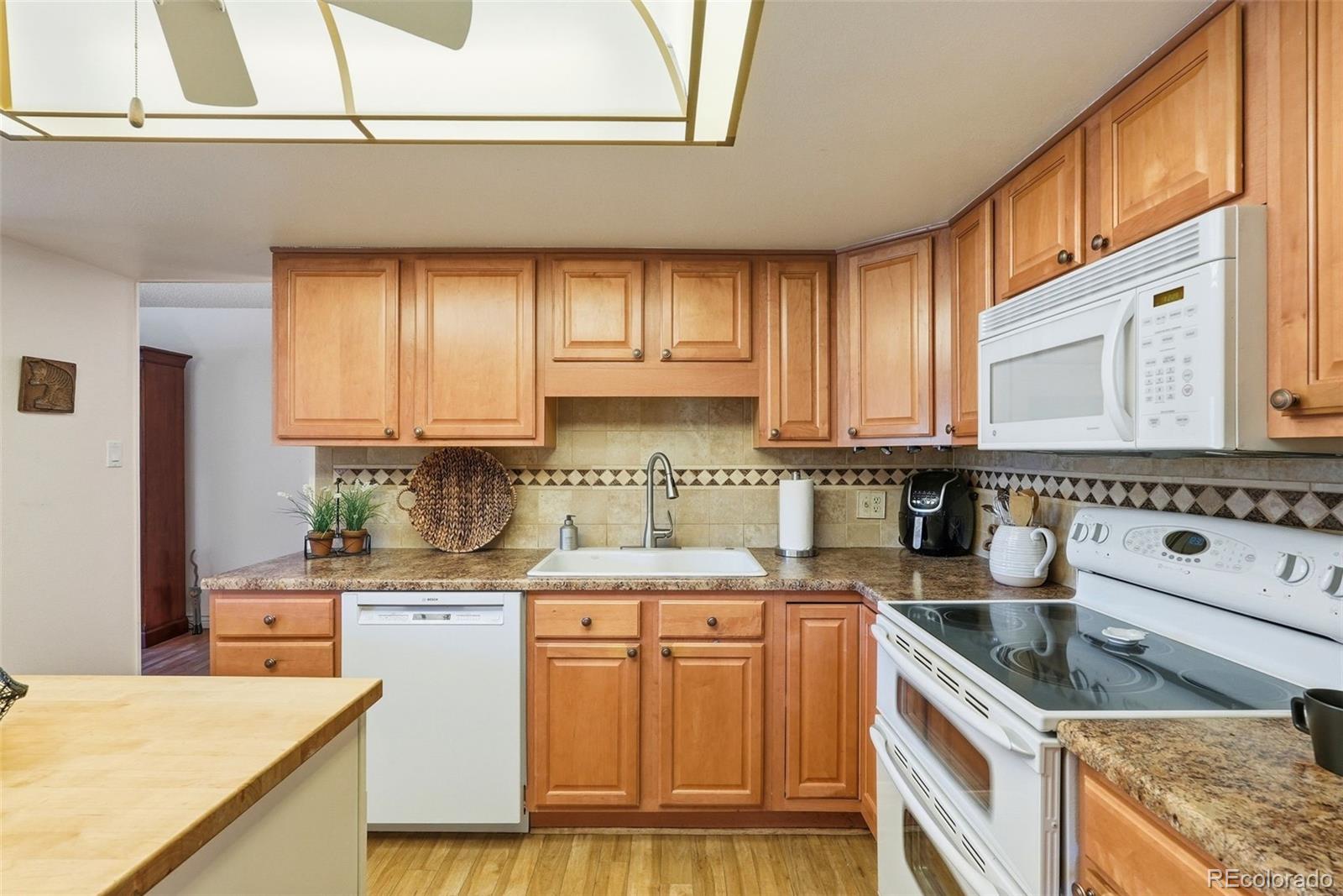 3rd image of 14102 E Linvale Pl, Aurora, CO 80014