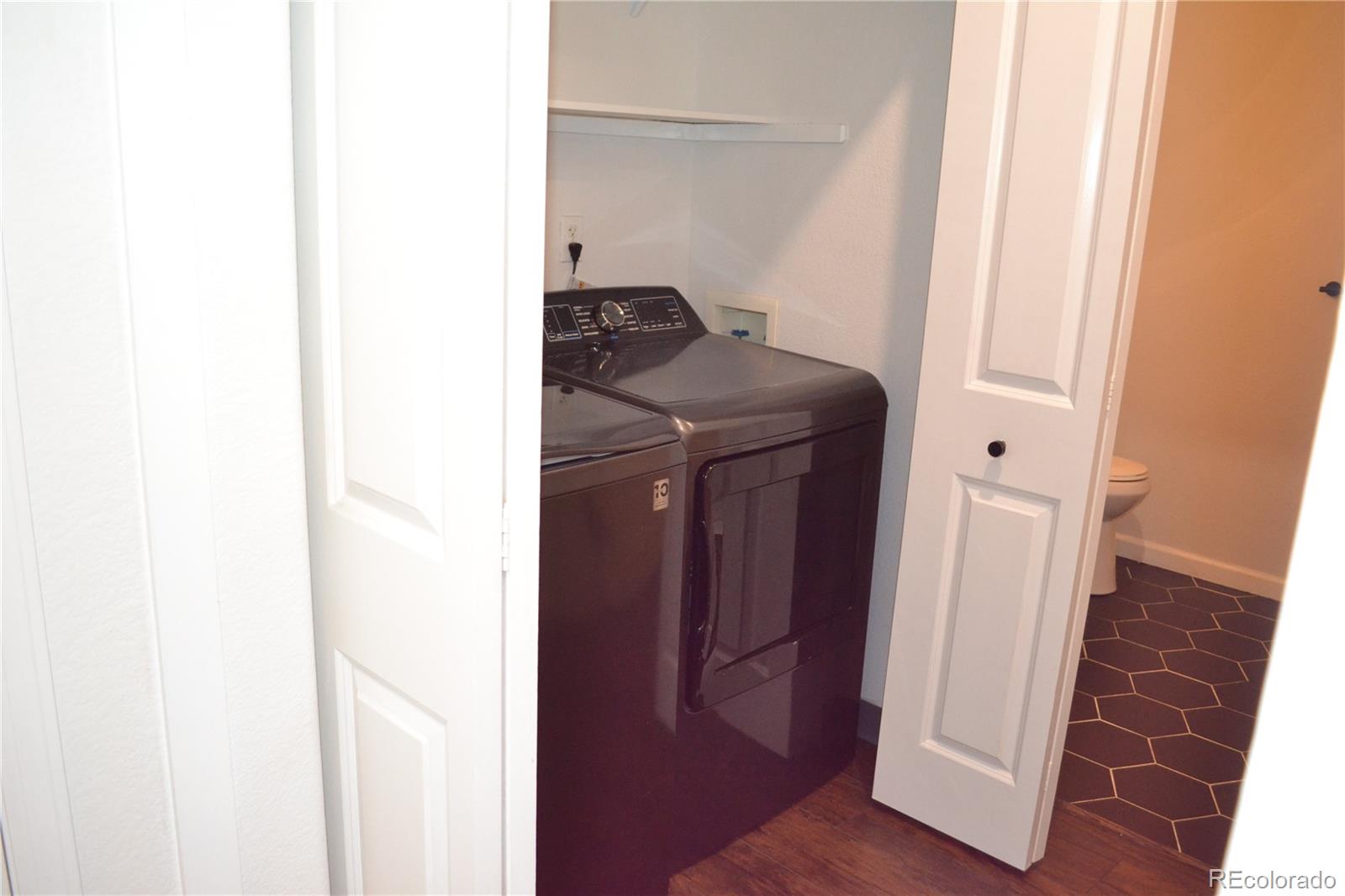 5th image of 4085 S Crystal Cir, Aurora, CO 80014