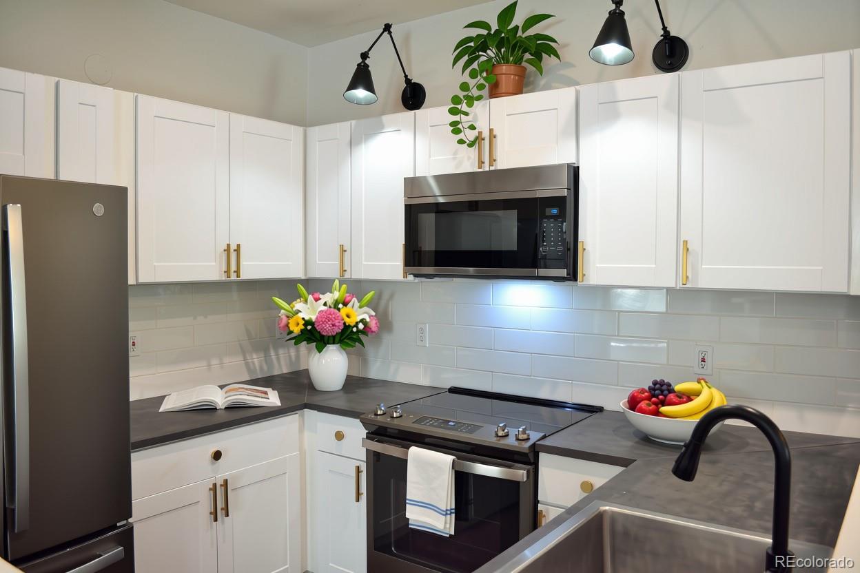 3rd image of 4085 S Crystal Cir #101, Aurora, CO 80014 | MLS# 7578998