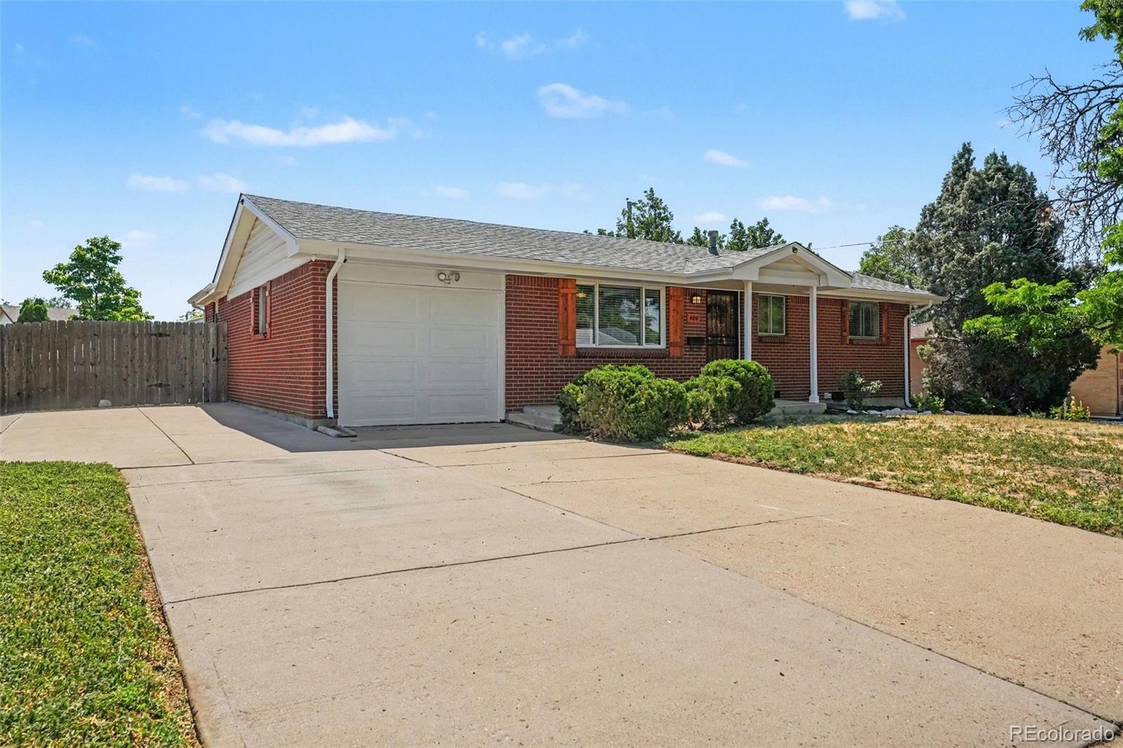3rd image of 400 Leo Ln, Thornton, CO 80260 | MLS# 9445651