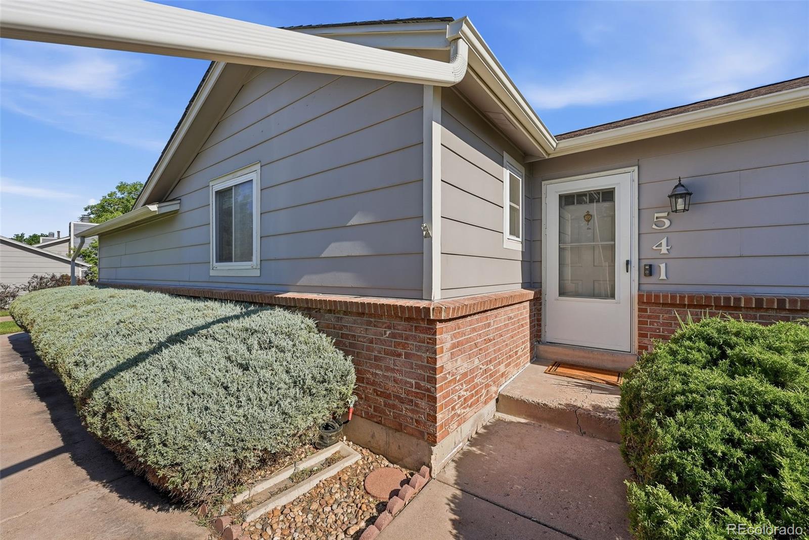 3rd image of 541 W Crestline Cir, Littleton, CO 80120