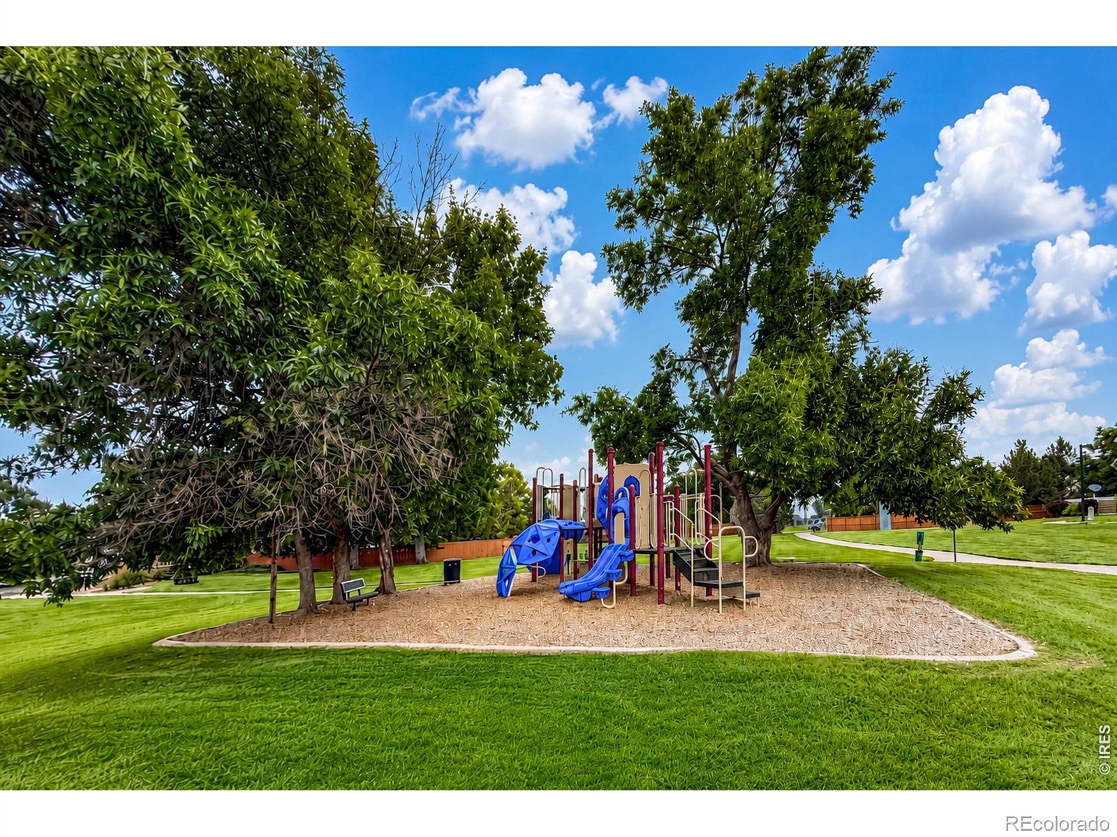 2nd image of 804 Summer Hawk Dr, Longmont, CO 80504
