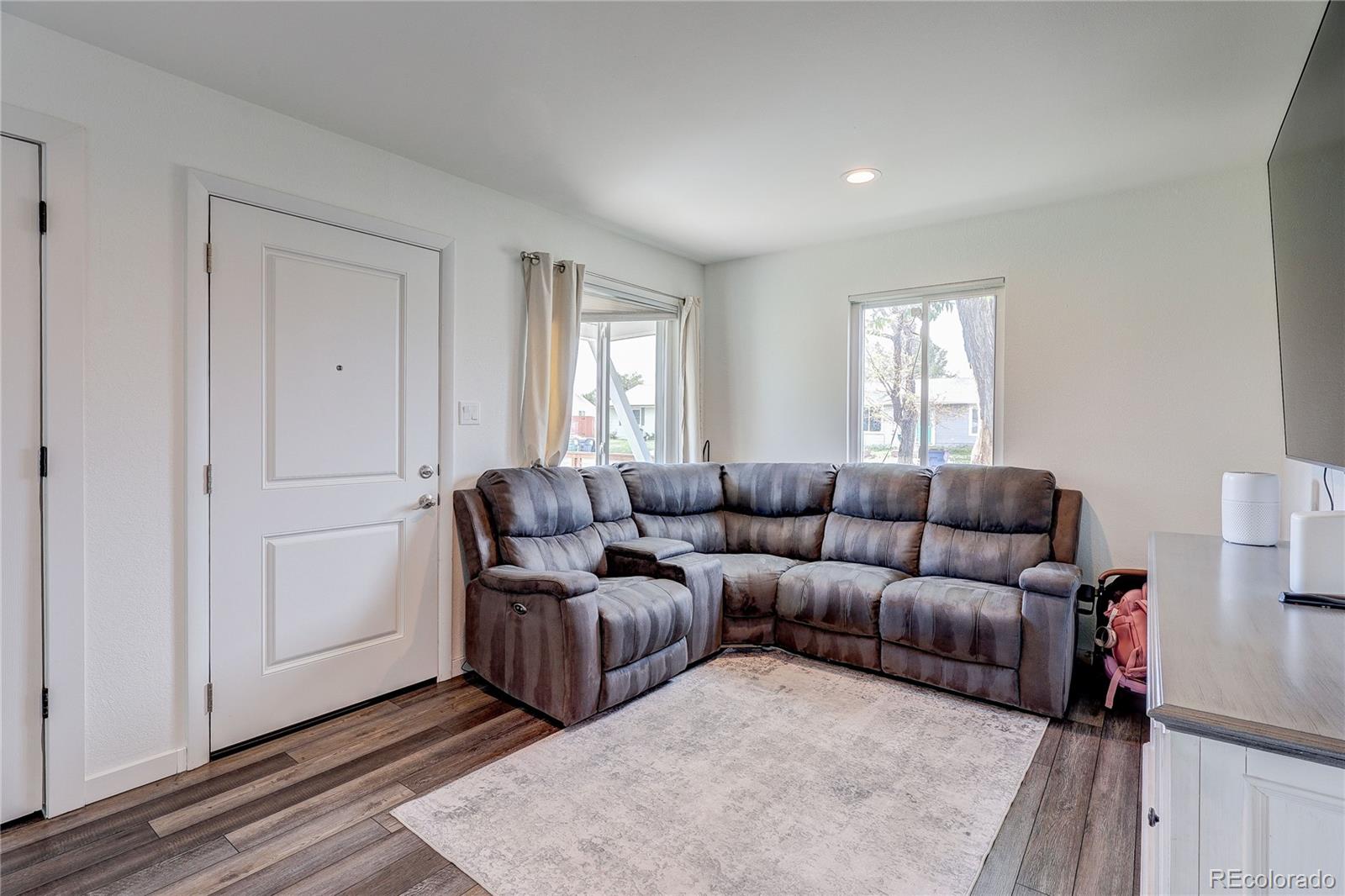 5th image of 705 Newark St, Aurora, CO 80010 | MLS# 7624545