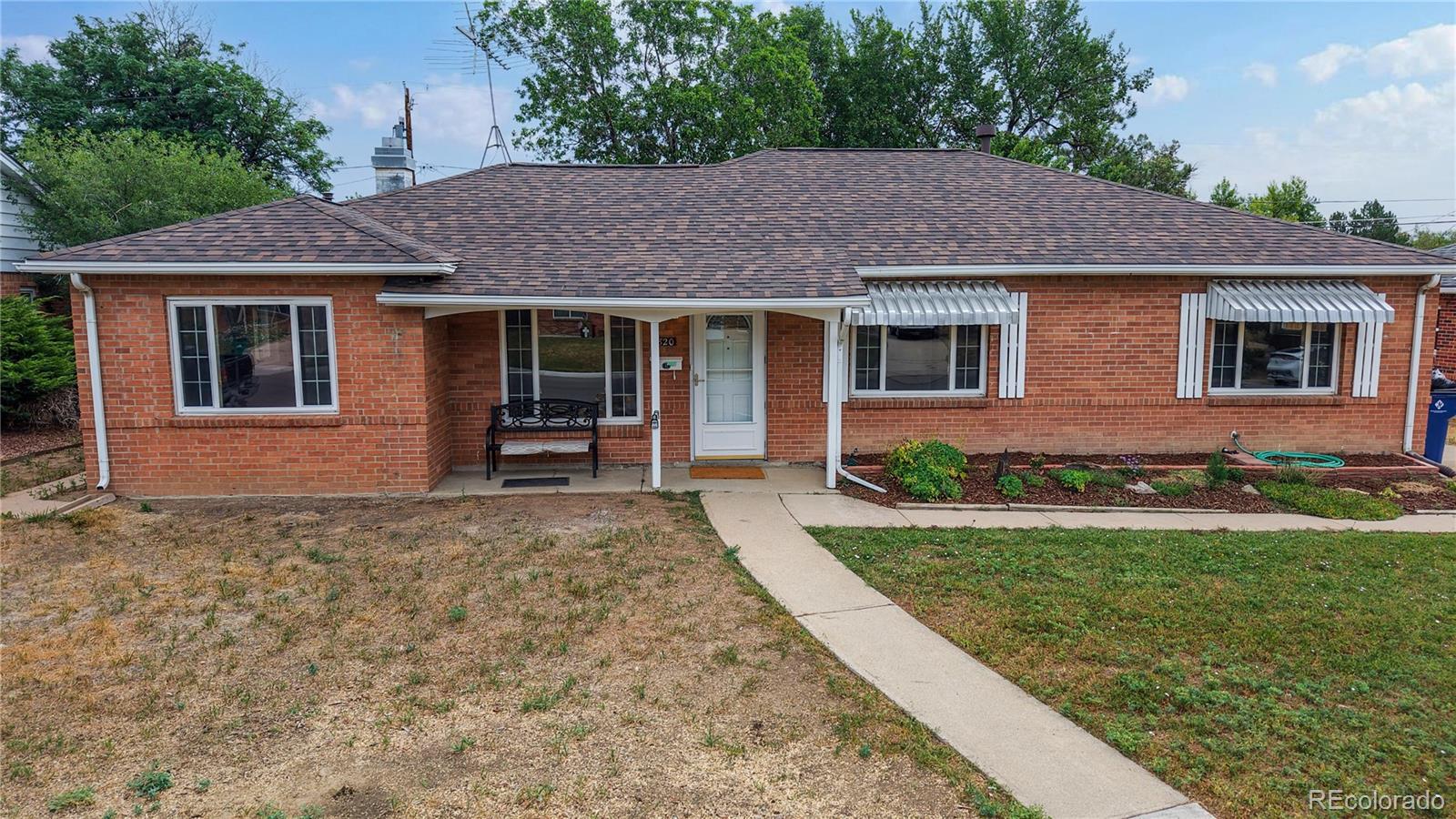 2nd image of 820 Tucson St, Aurora, CO 80011 | MLS# 3377818