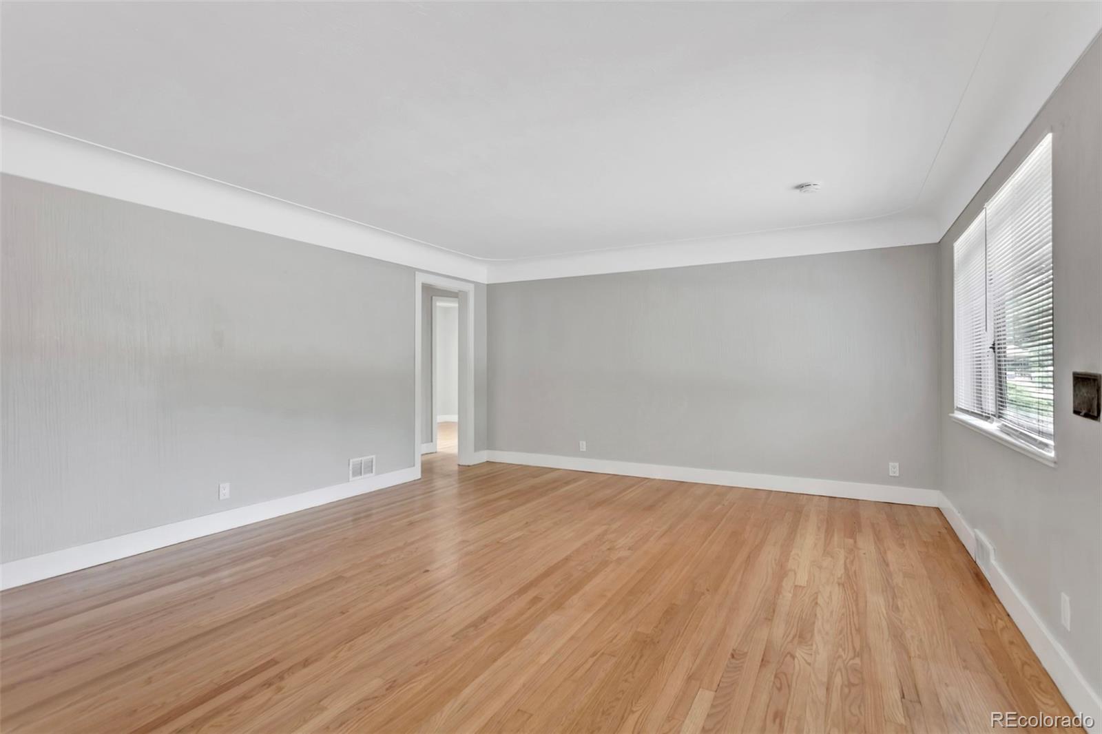 2nd image of 1075 Kingston St, Aurora, CO 80010 | MLS# 2808352