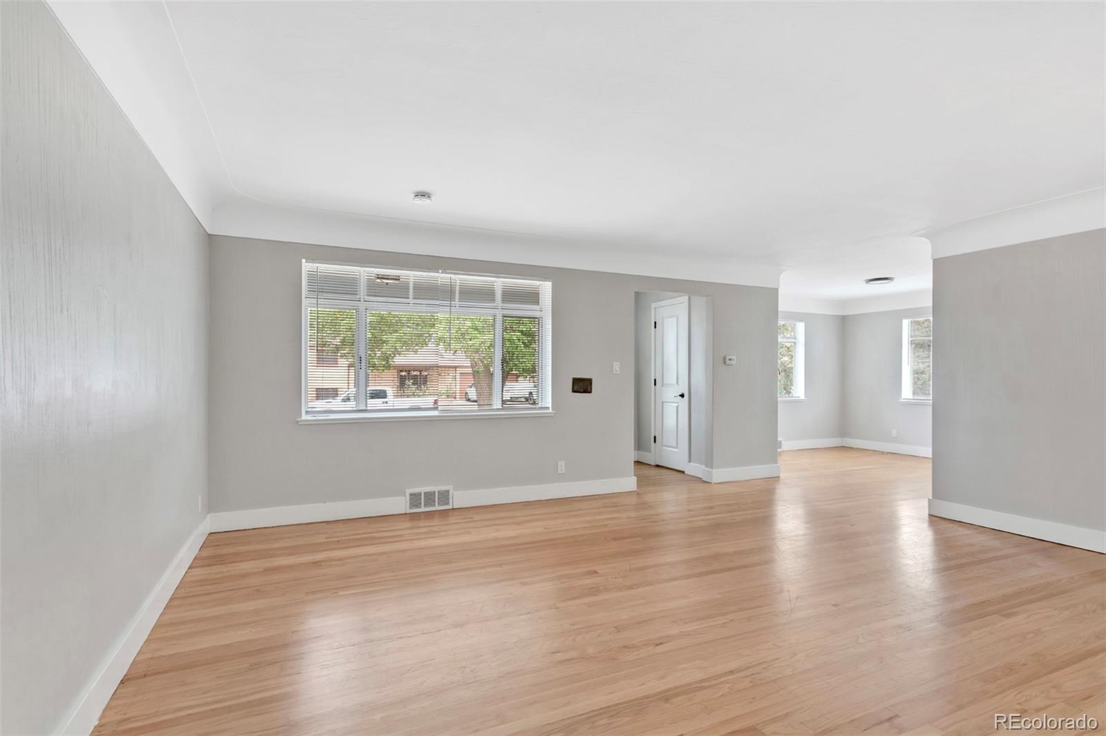 3rd image of 1075 Kingston St, Aurora, CO 80010 | MLS# 2808352