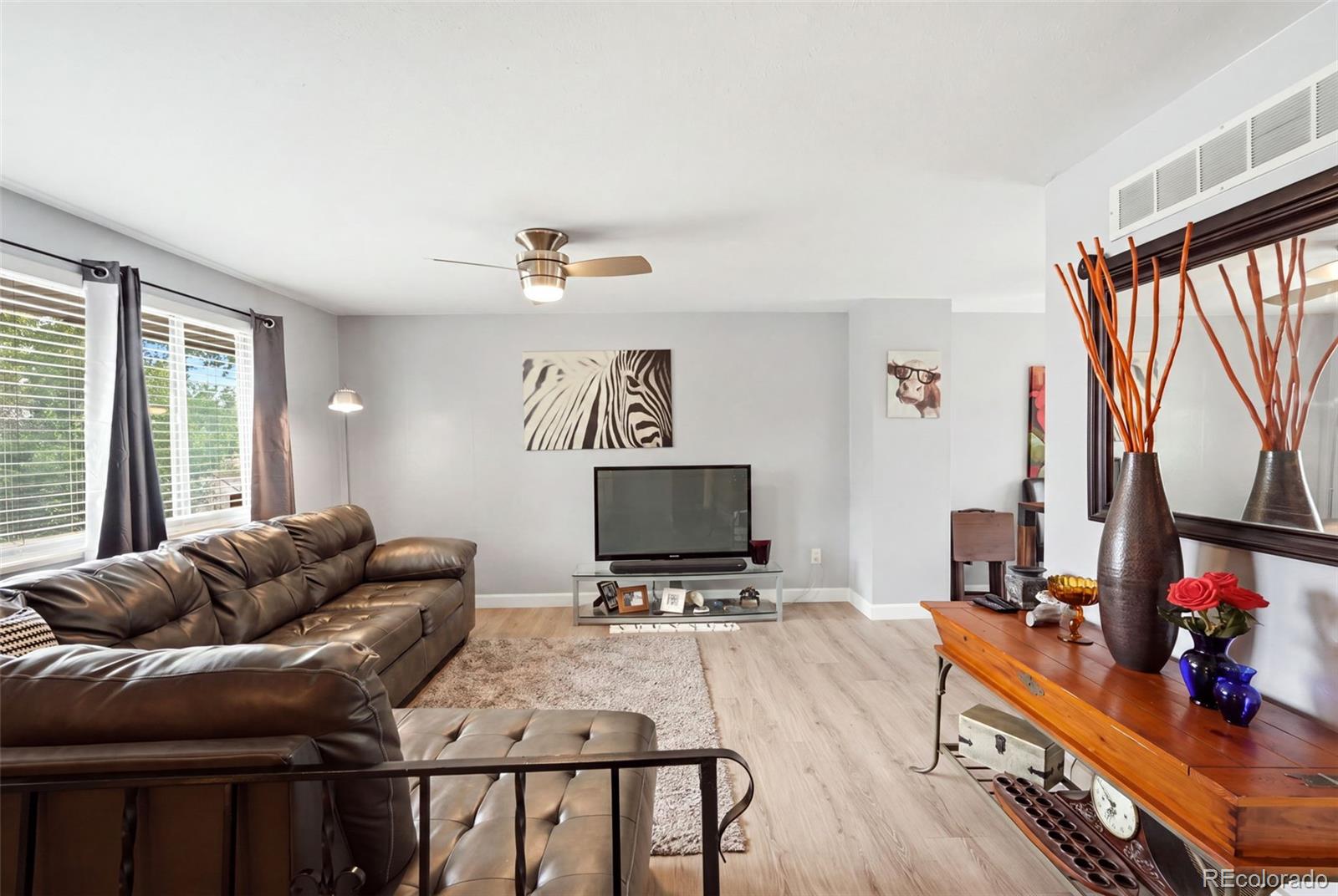 3rd image of 984 S Victor Wy, Aurora, CO 80012 | MLS# 7485704
