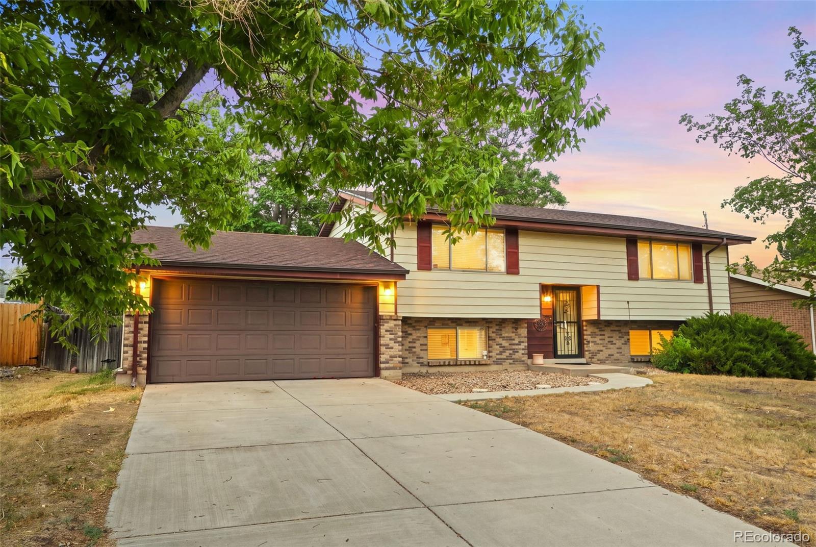 1st image of 984 S Victor Wy, Aurora, CO 80012 | MLS# 7485704