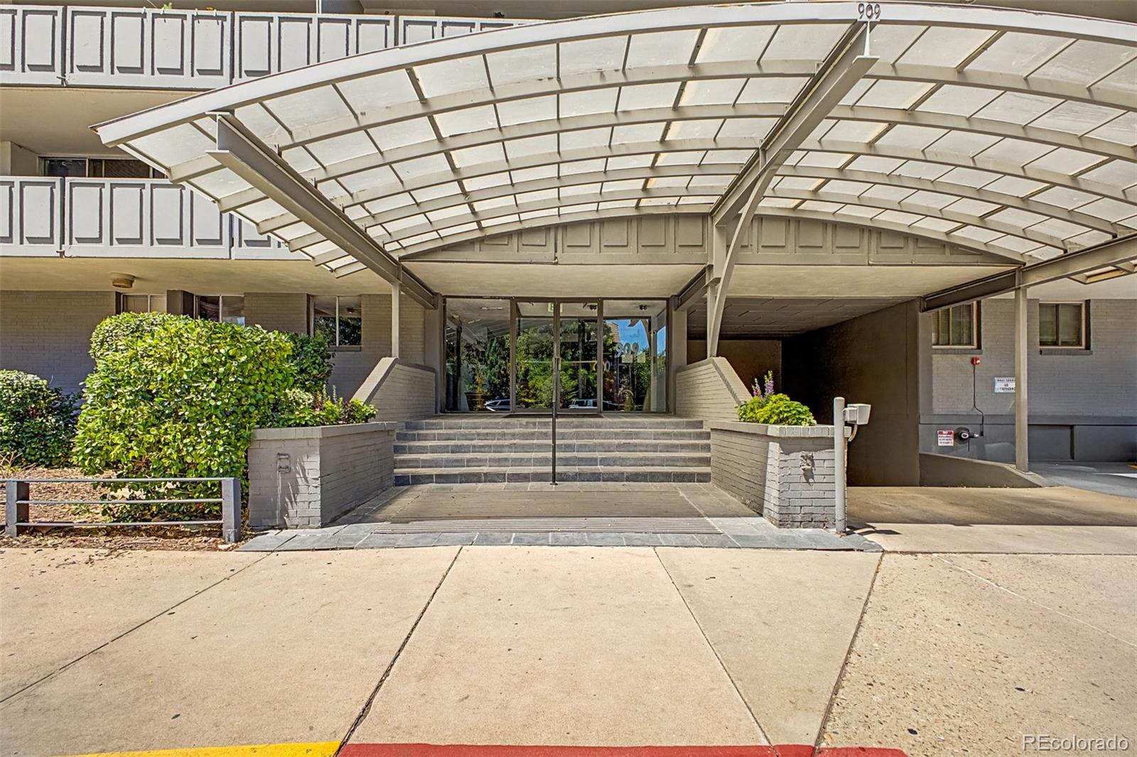 3rd image of 909 N Logan St, Denver, CO 80203