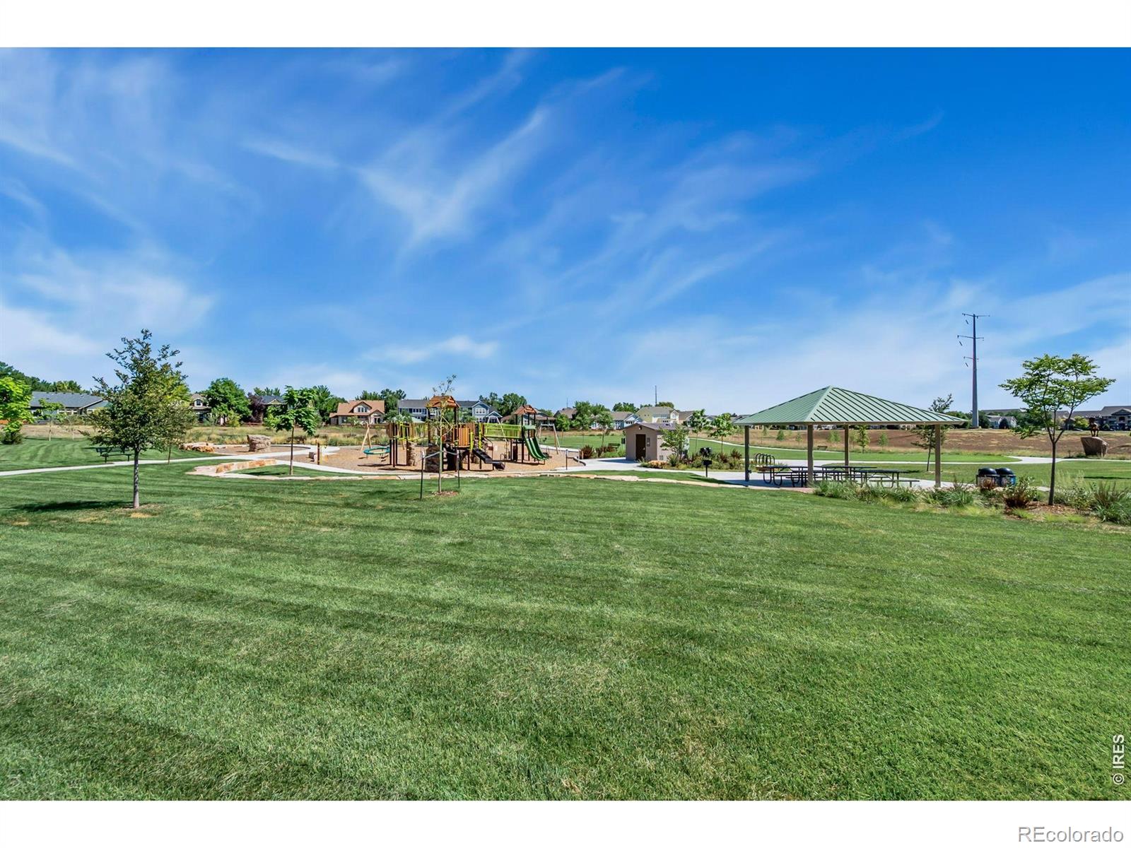 2nd image of 805 Summer Hawk Dr, Longmont, CO 80504