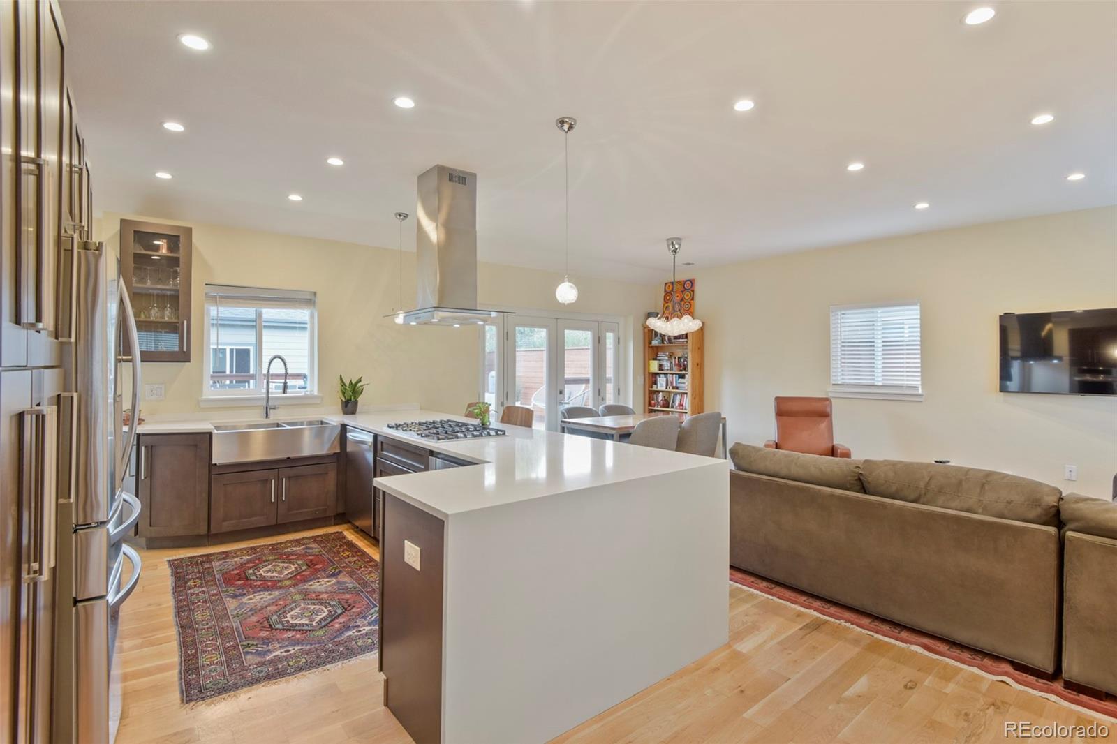 3rd image of 2940 Ivanhoe St, Denver, CO 80207 | MLS# 3149055