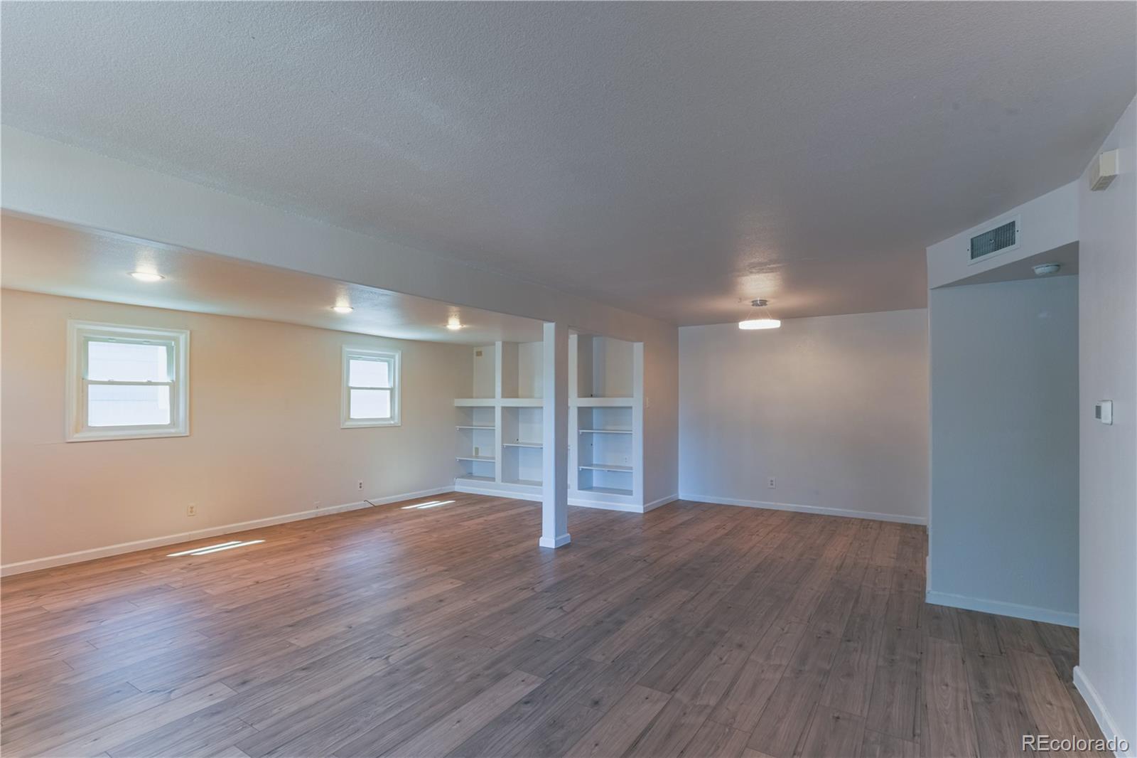 3rd image of 941 Zion St, Aurora, CO 80011 | MLS# 7047964