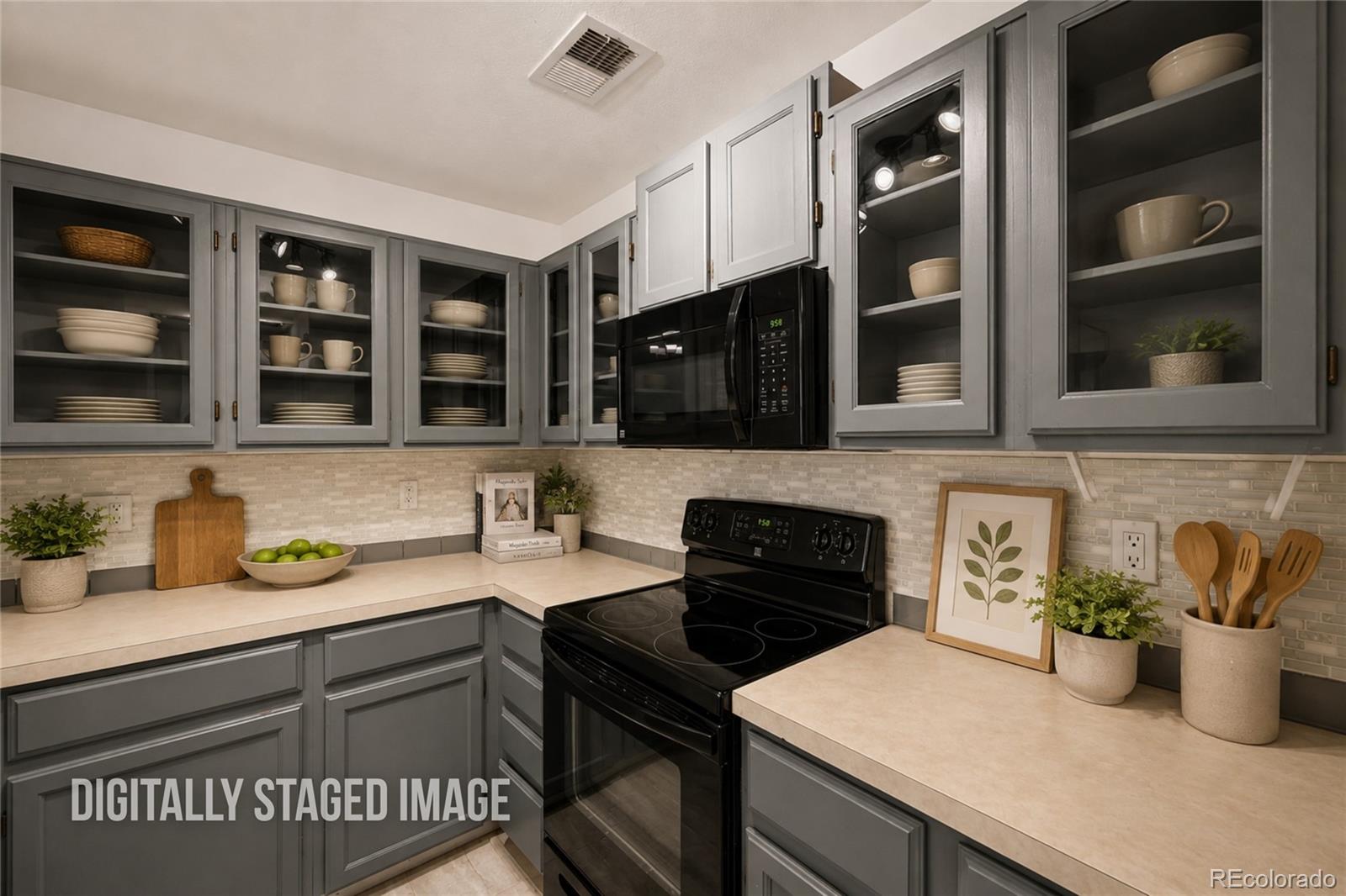 Listing Photo 3 - Condo for sale in building located at 5725 W Atlantic Pl, Lakewood, CO 80227 - Unit #306
