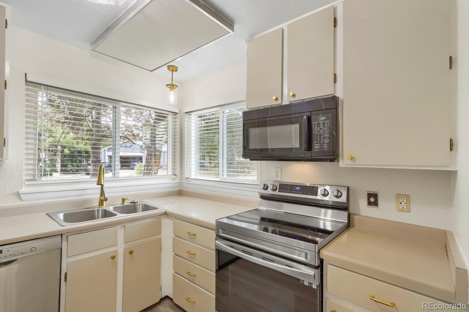 3rd image of 9801 Garrison Ct, Broomfield, CO 80021 | MLS# 9237459