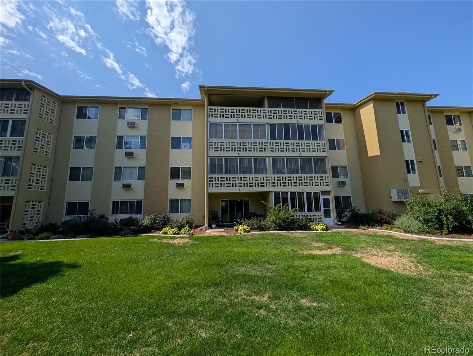 2nd image of 580 S Clinton St #9B, Denver, CO 80247 | MLS# 3915775