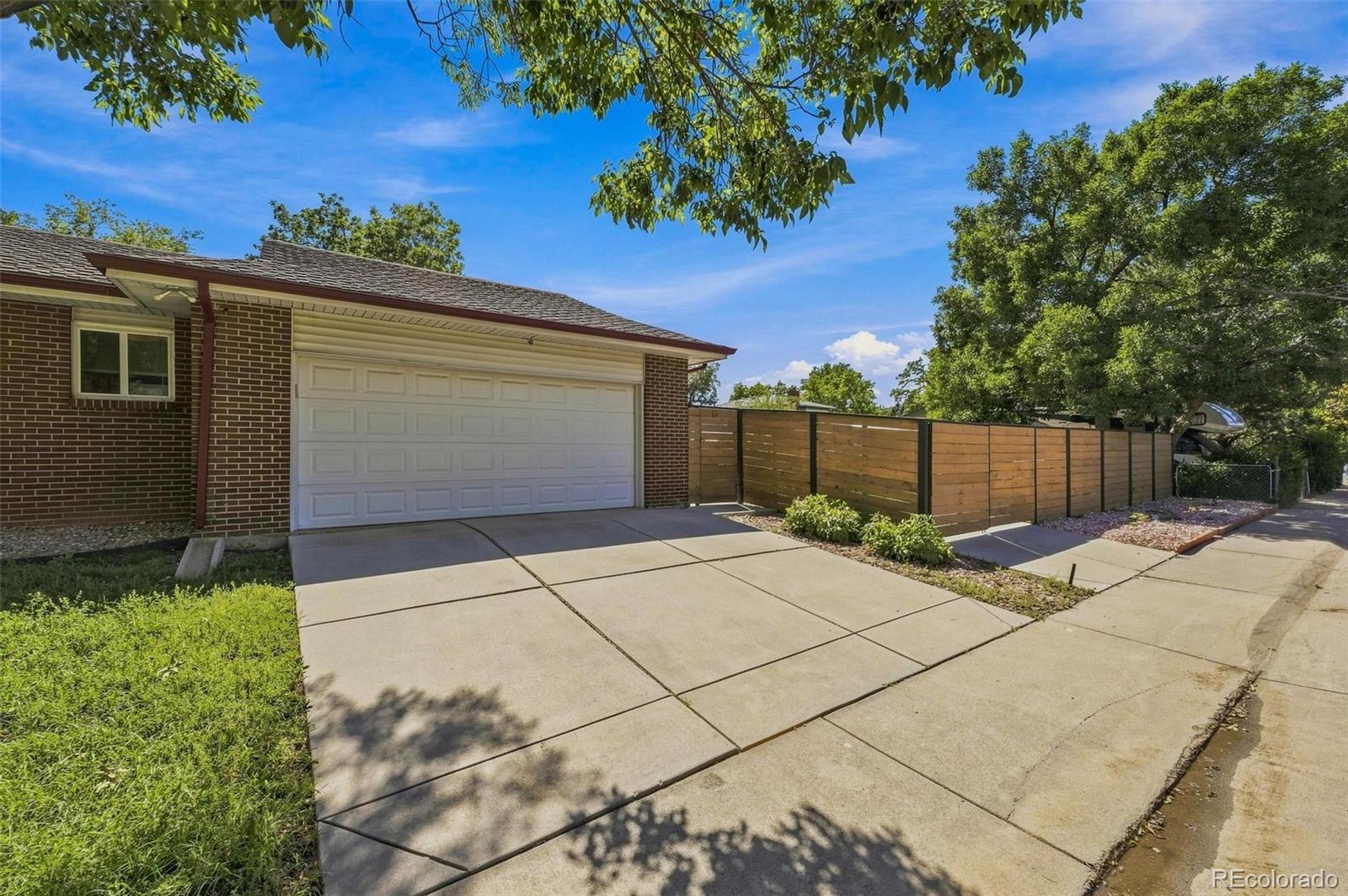 3rd image of 205 S Tucson Cir, Aurora, CO 80012 | MLS# 2539068