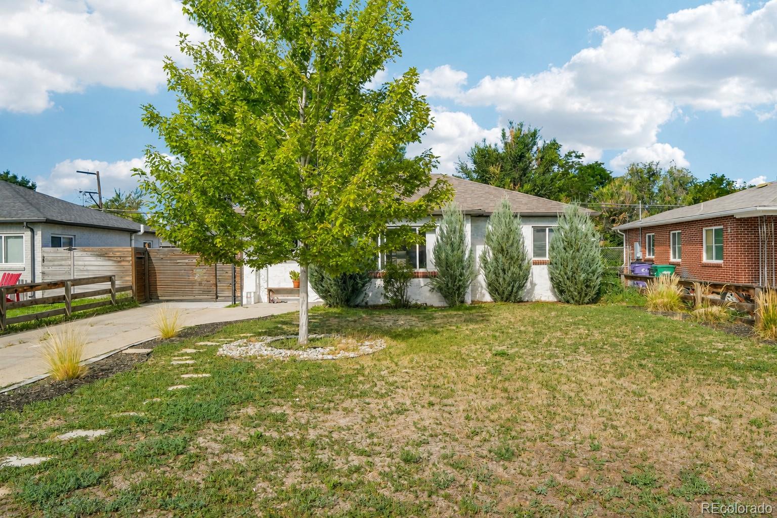 3rd image of 2323 Oneida St, Denver, CO 80207 | MLS# 8089162