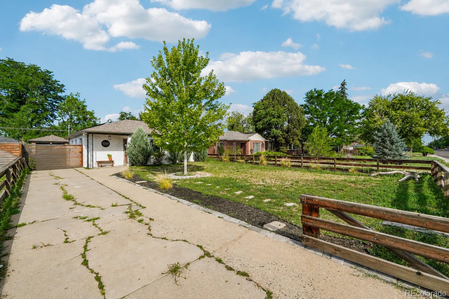 4th image of 2323 Oneida St, Denver, CO 80207 | MLS# 8089162