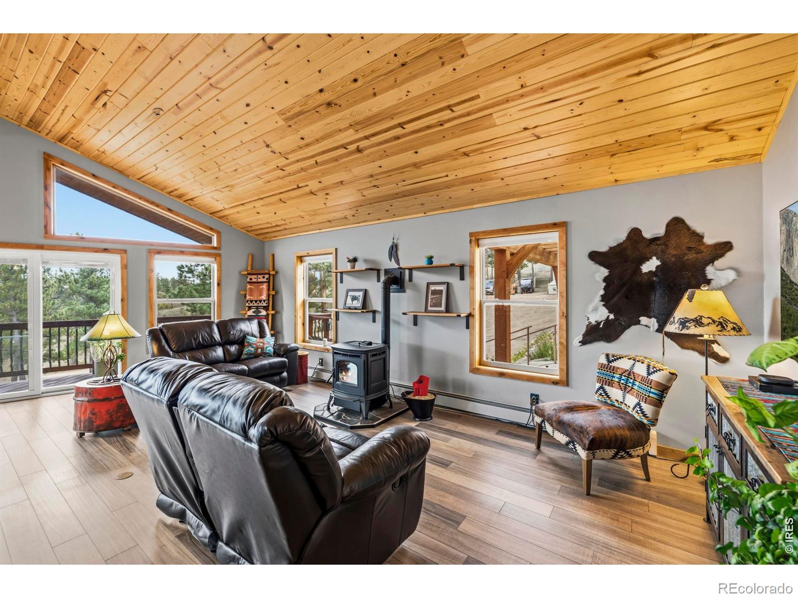 5th image of 557 Red Bluff Rd, Livermore, CO 80536 | MLS# IR1067284