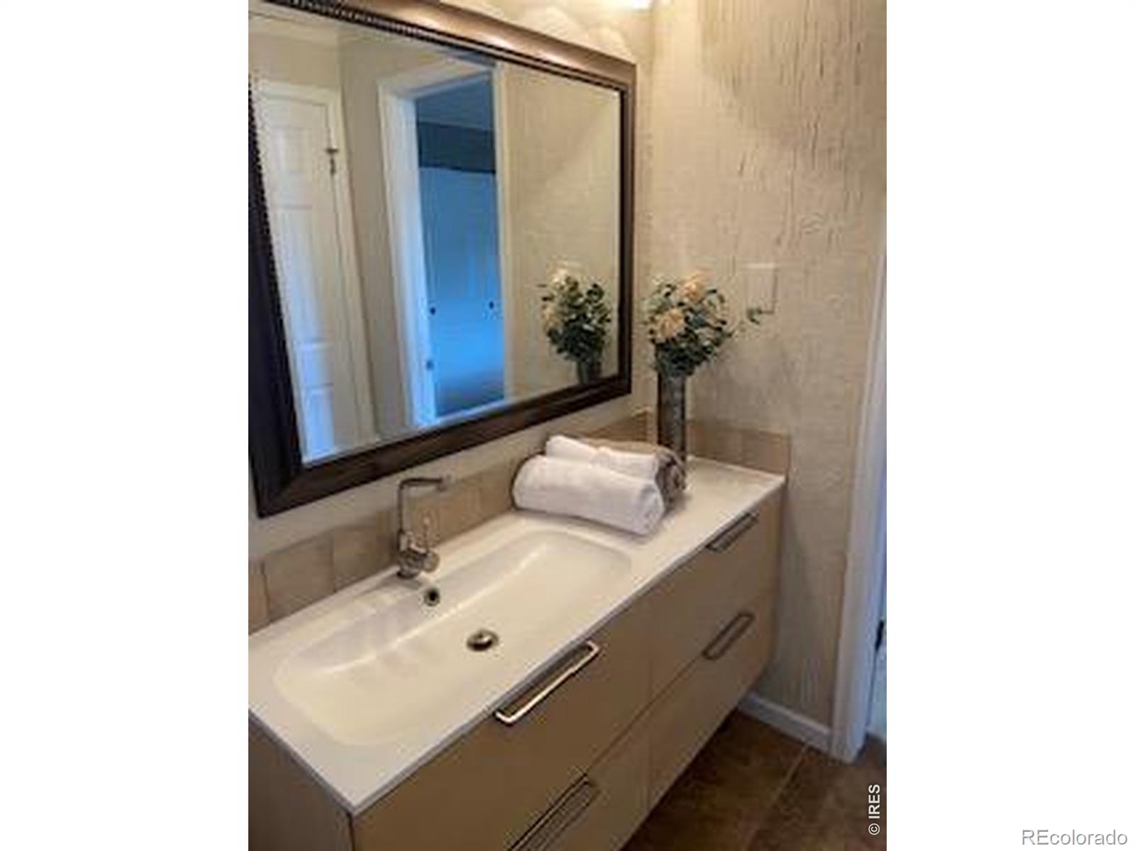 2nd image of 942 Reynolds Farm Ln, Longmont, CO 80503