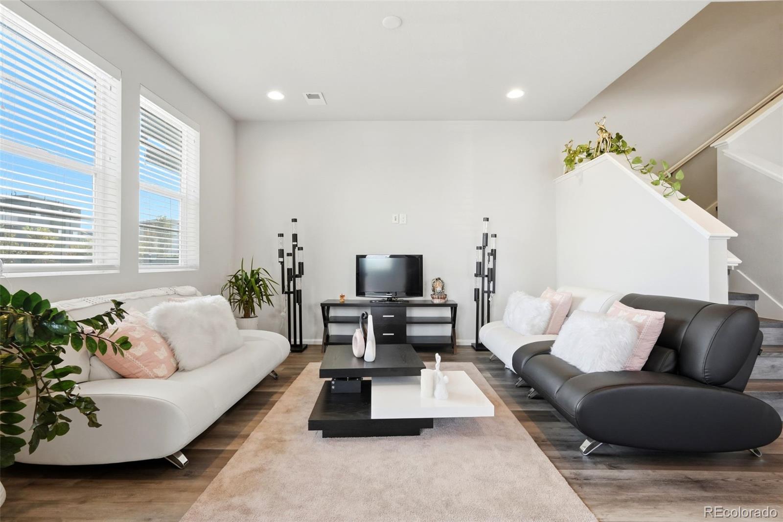 4th image of 16291 Bolling Dr, Denver, CO 80239 | MLS# 3322447