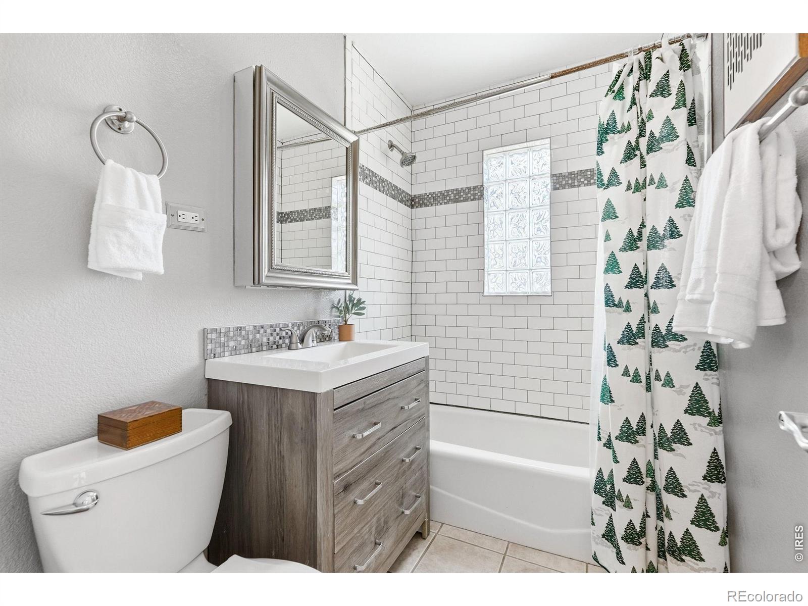 5th image of 3564 Magnolia St, Denver, CO 80207 | MLS# IR1067329
