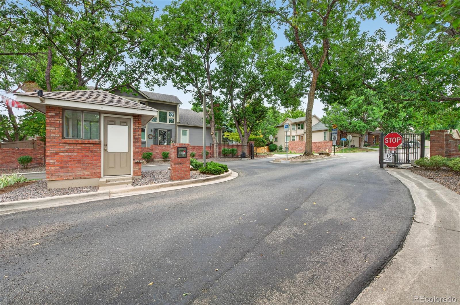 Photo 33 of Single family home for sale at 2577 S Independence Ct, Lakewood, CO 80227 | MLS# 4171823 | Listing updated on 2026-09-01
