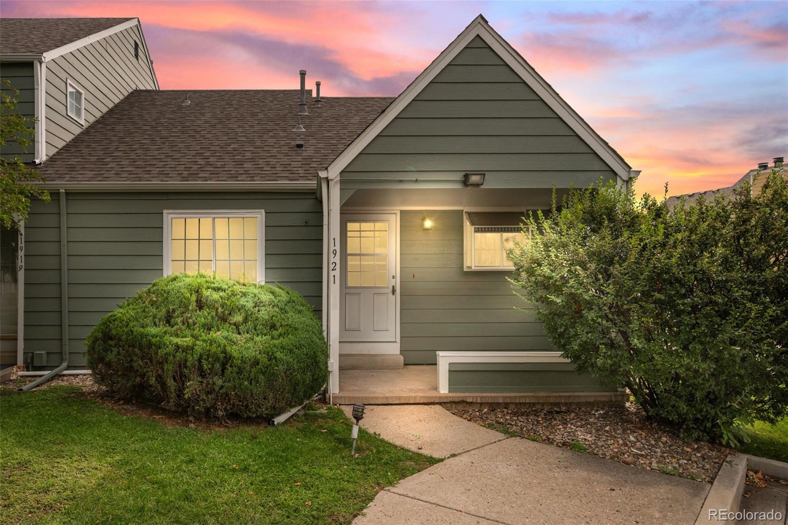 Photo 5 of Townhouse for sale at 1921 S Balsam St, Lakewood, CO 80227 | MLS# 5885790 | Listing updated on 2026-09-01