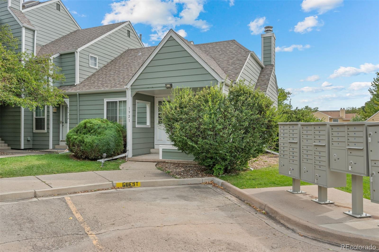 Photo 3 of Townhouse for sale at 1921 S Balsam St, Lakewood, CO 80227 | MLS# 5885790 | Listing updated on 2026-09-01