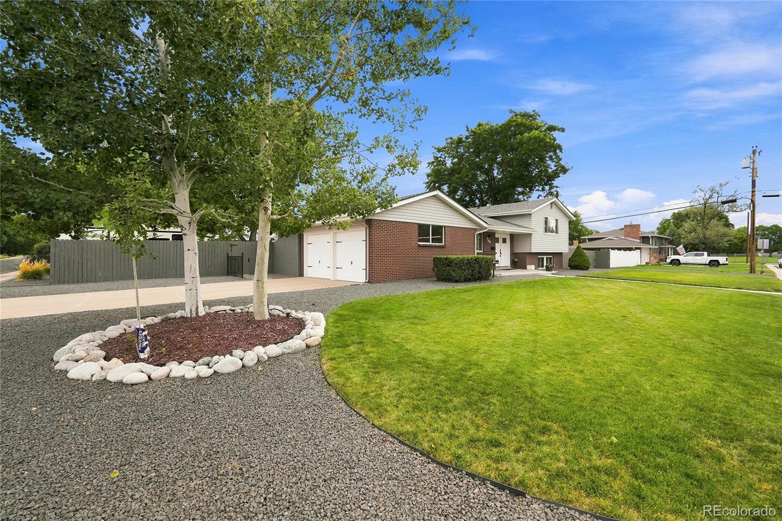 Photo 4 of Single family home for sale at 690 E Davies Ave, Centennial, CO 80122 | MLS# 7835211 | Listing updated on 2026-09-02
