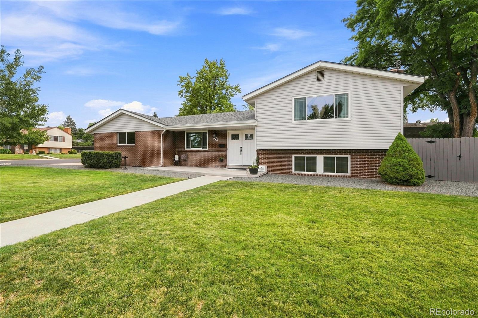 Photo 5 of Single family home for sale at 690 E Davies Ave, Centennial, CO 80122 | MLS# 7835211 | Listing updated on 2026-09-02