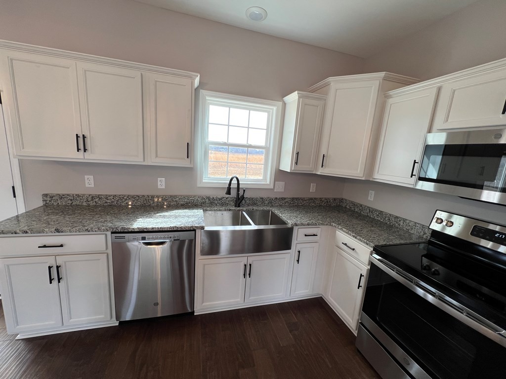 Homes for sale in Hopkinsville, KY | 207 Bedford Ct, Hopkinsville, KY 42240 | MLS# 2365902