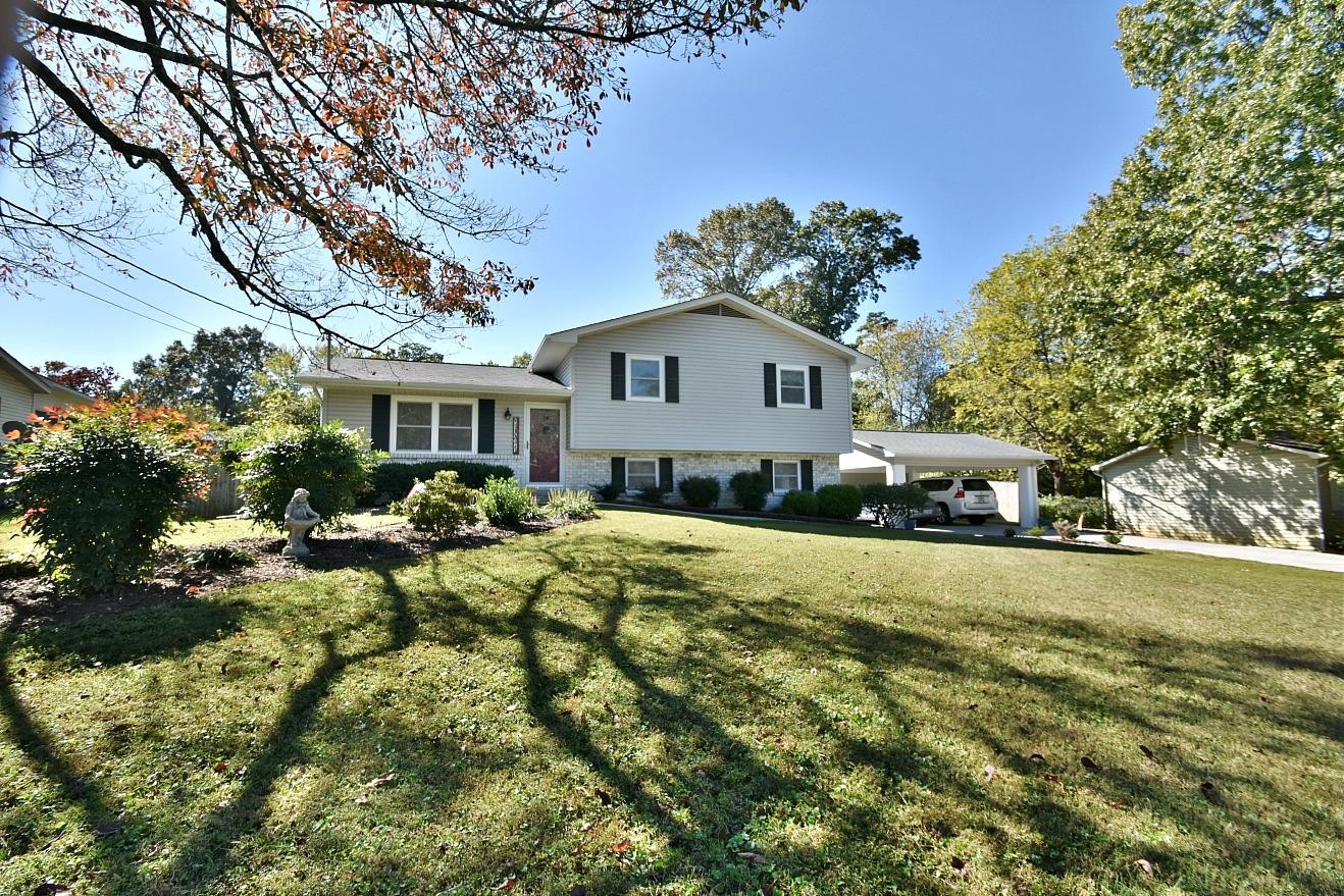 Homes for sale in Knoxville, TN | 2321 Roundtree Rd, Knoxville, TN 37923 | MLS# 2848451