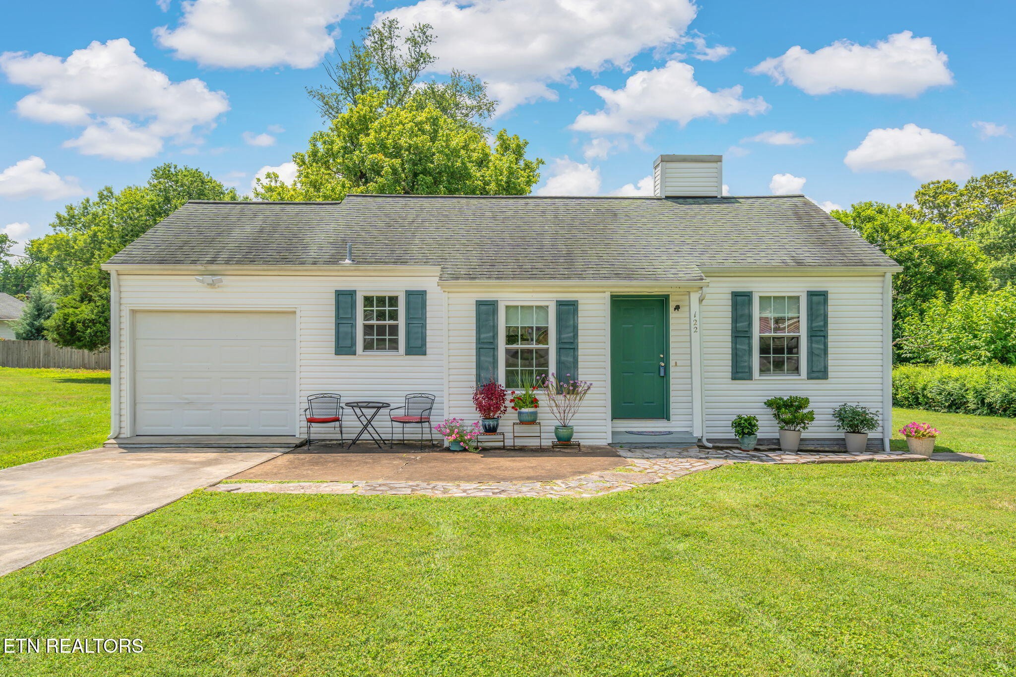 Homes for sale in Knoxville, TN | 122 Lake View Dr, Knoxville, TN 37920 | MLS# 2990081