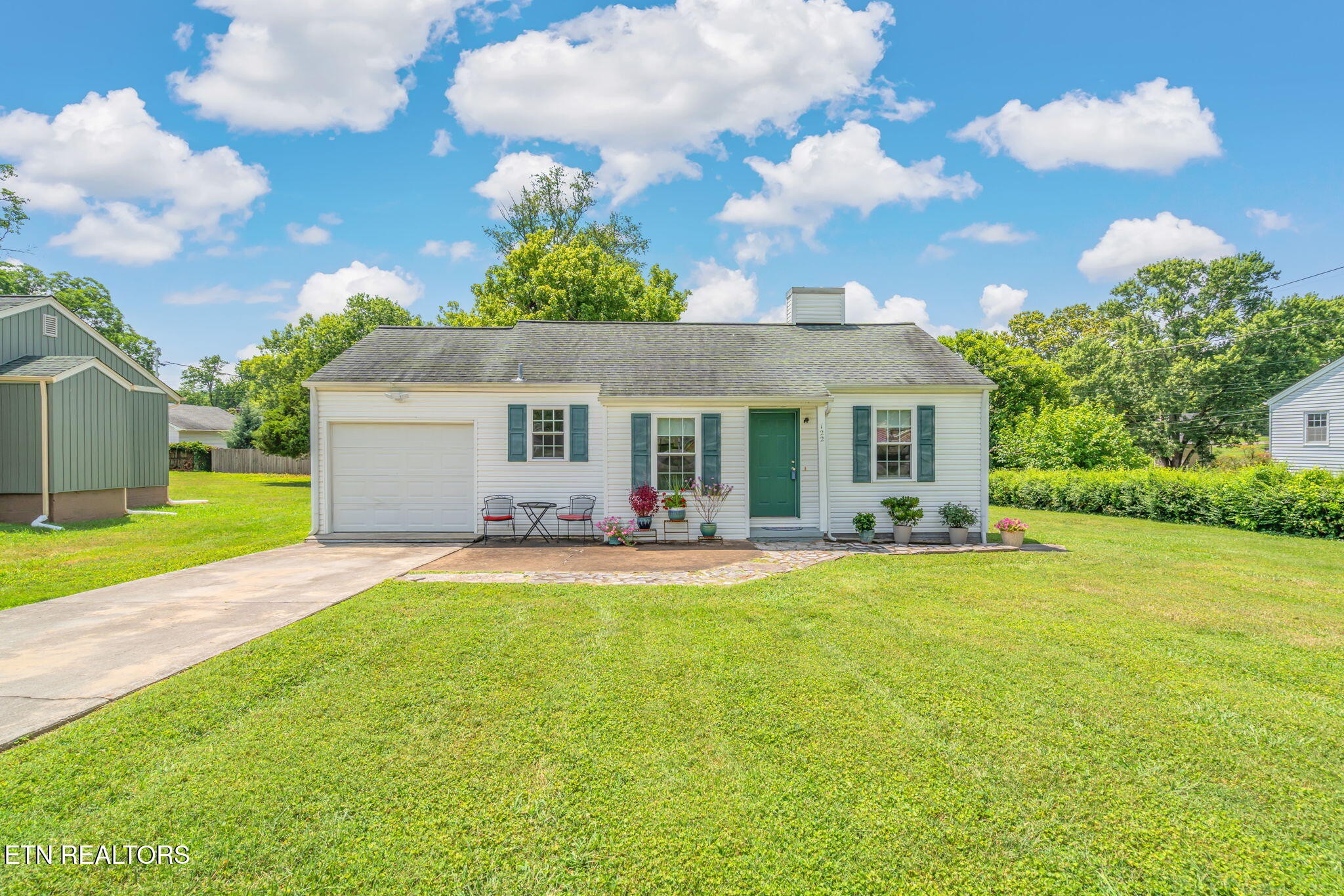 Homes for sale in Knoxville, TN | 122 Lake View Dr, Knoxville, TN 37920 | MLS# 2990081
