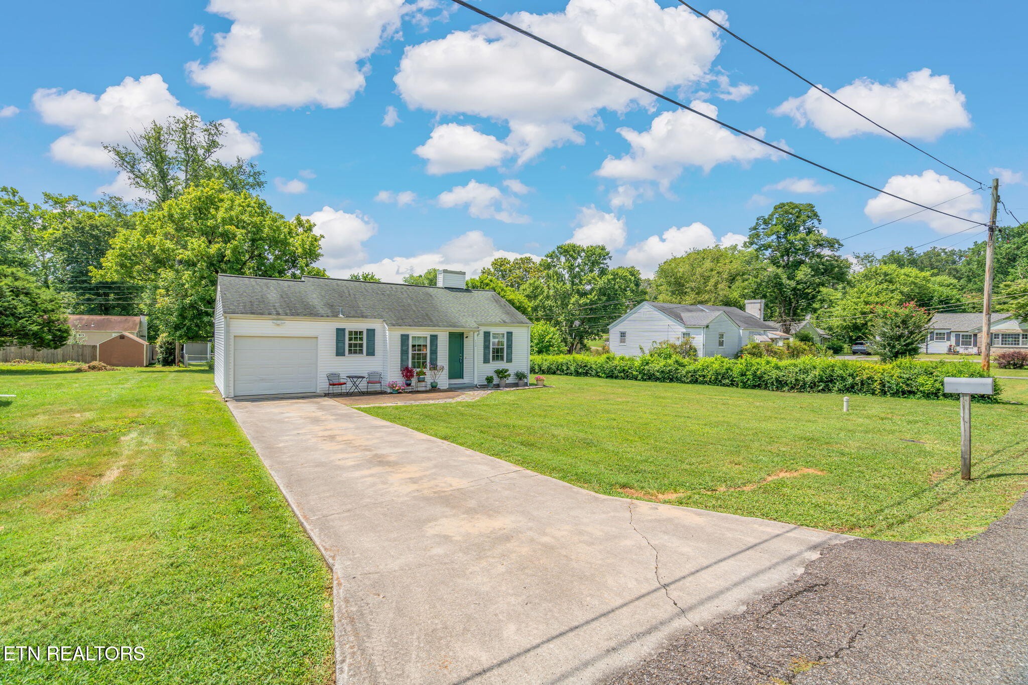 Homes for sale in Knoxville, TN | 122 Lake View Dr, Knoxville, TN 37920 | MLS# 2990081