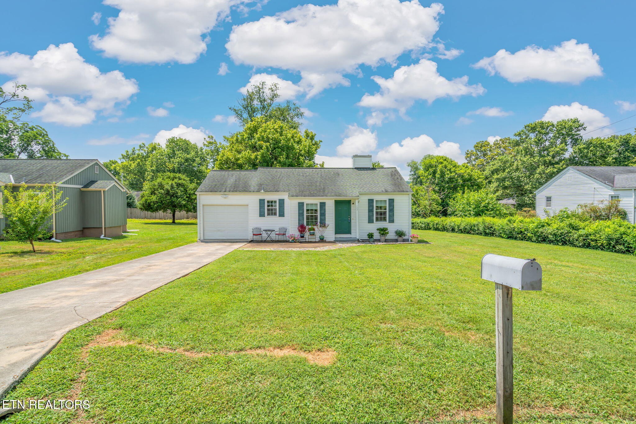 Homes for sale in Knoxville, TN | 122 Lake View Dr, Knoxville, TN 37920 | MLS# 2990081
