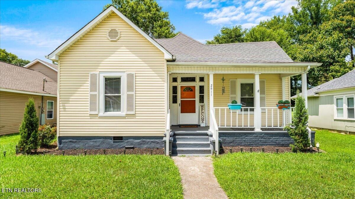 Homes for sale in Knoxville, TN | 2611 Fenwood Dr, Knoxville, TN 37918 | MLS# 2946629