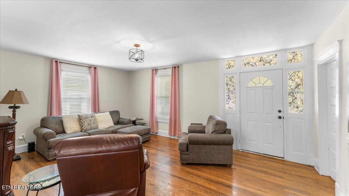 Homes for sale in Knoxville, TN | 2611 Fenwood Dr, Knoxville, TN 37918 | MLS# 2946629