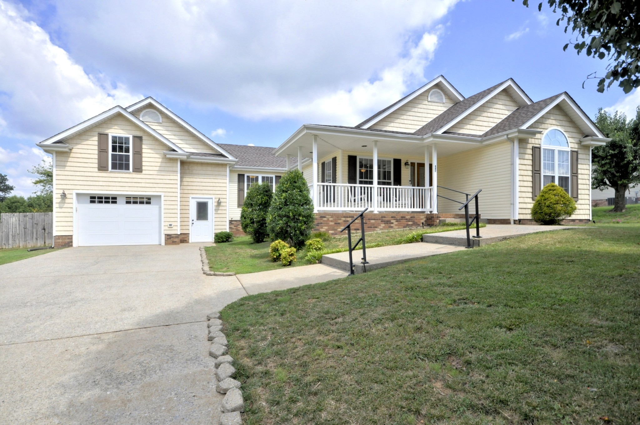 Homes for sale in Clarksville, TN | 602 Edinburgh Way, Clarksville, TN 37043 | MLS# 2964892